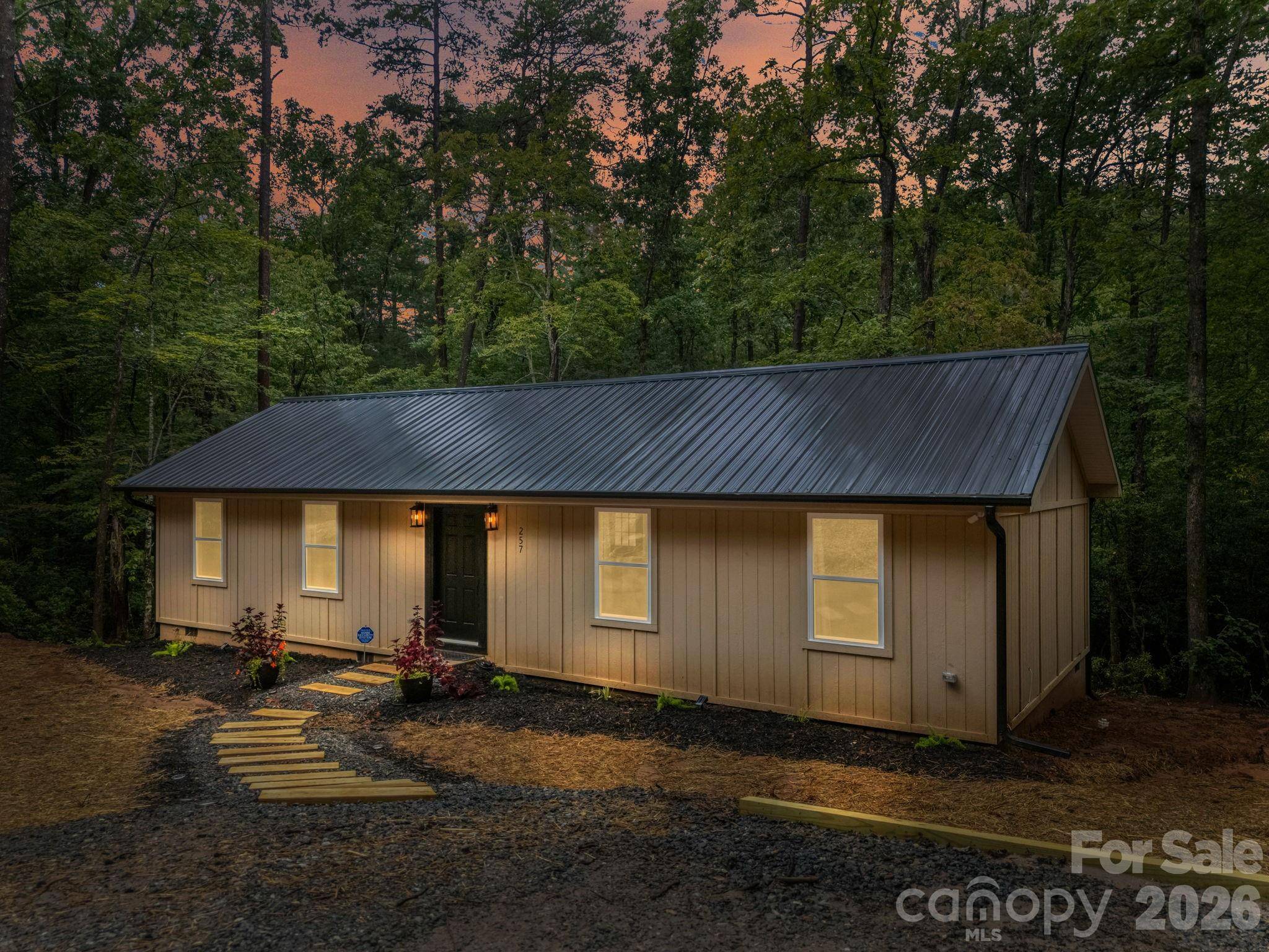 257 Roadrunner CIR, Lake Lure, NC 28746