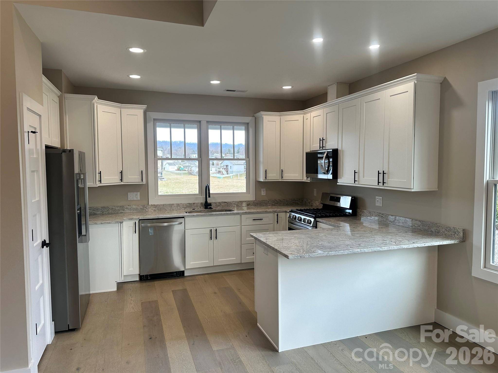 30 Olde Oak CT, Hendersonville, NC 28792