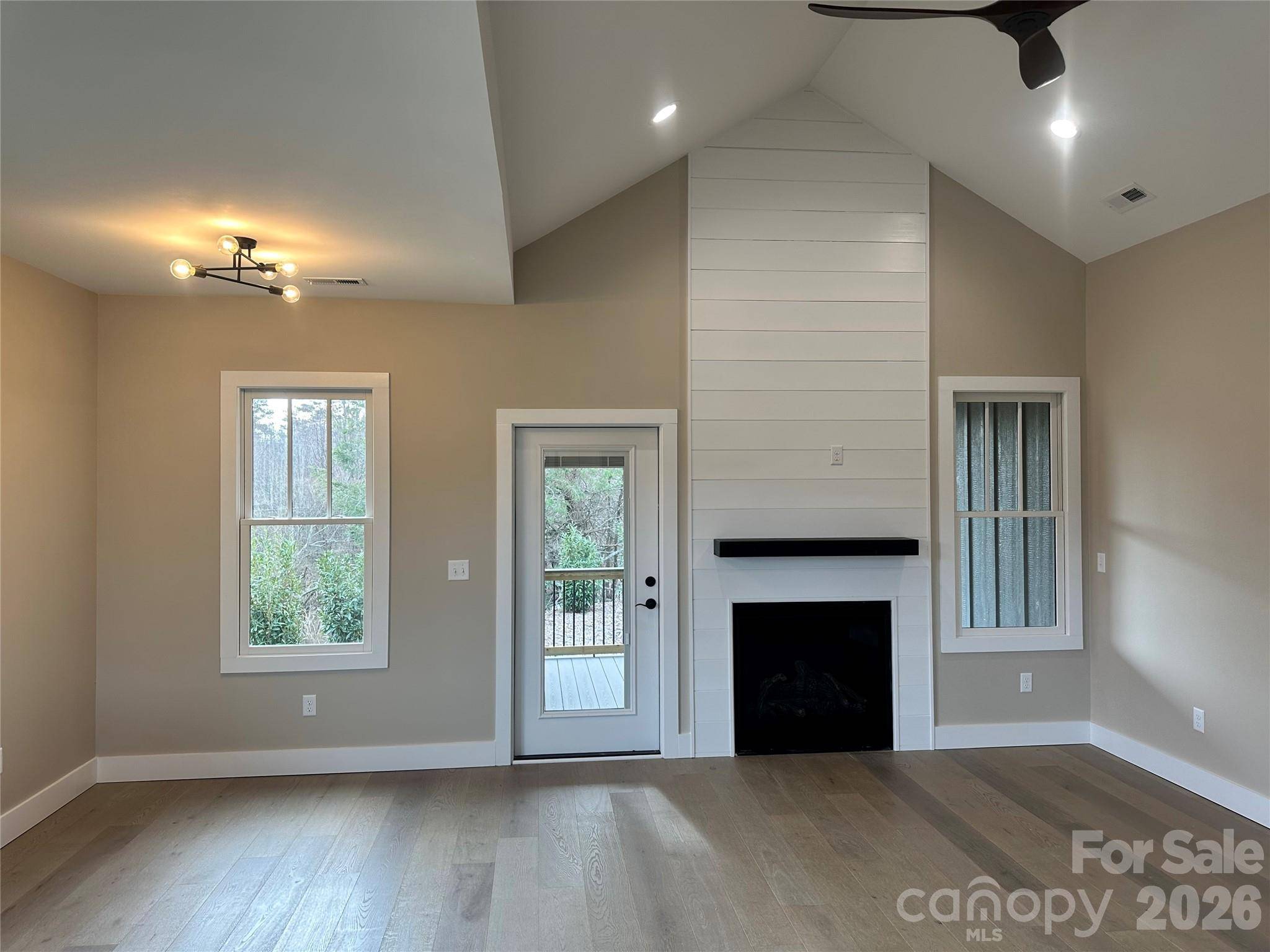 30 Olde Oak CT, Hendersonville, NC 28792