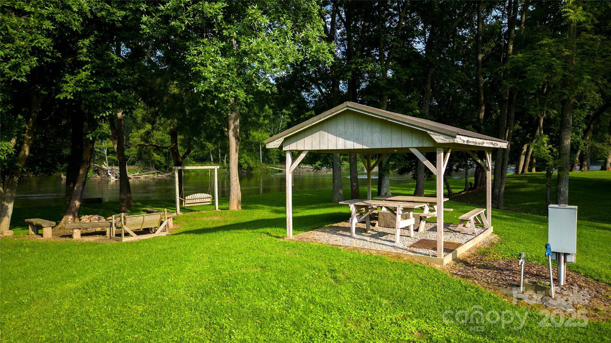 2161 River Bend RD, Mouth Of Wilson, VA 24363