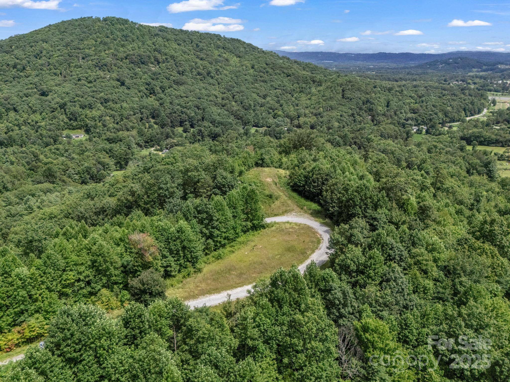 000 Climbing RD, Hendersonville, NC 28792