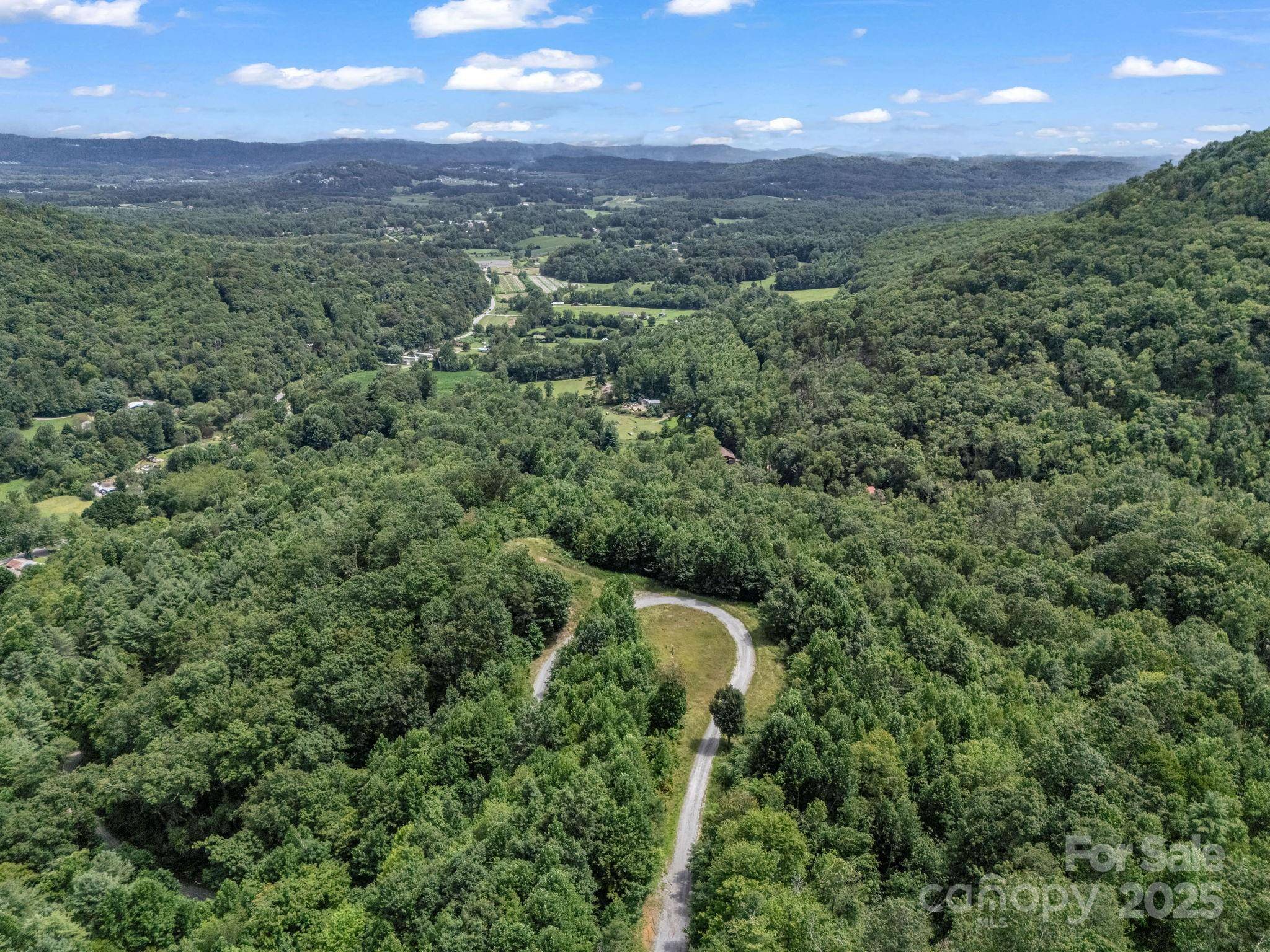 000 Climbing RD, Hendersonville, NC 28792
