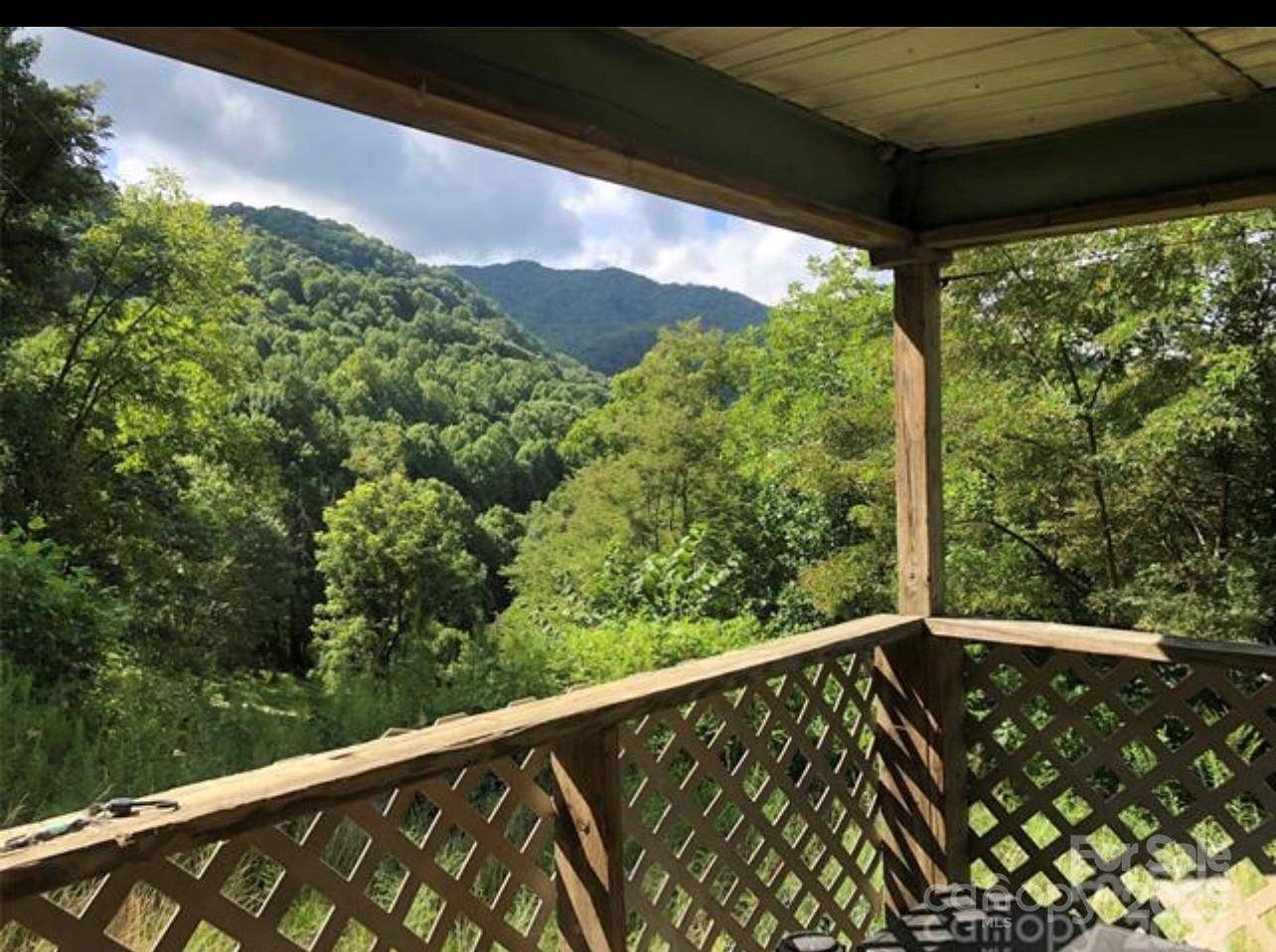 108 Lanning RD, Clyde, NC 28721