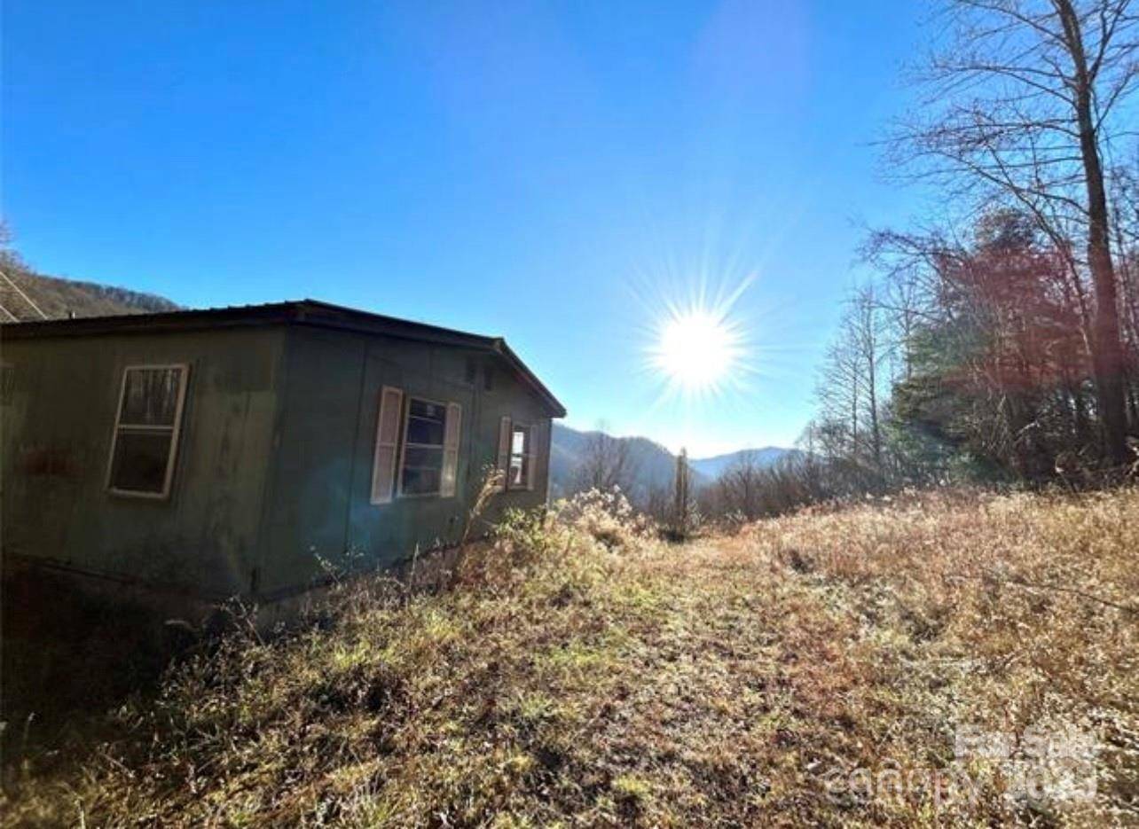 108 Lanning RD, Clyde, NC 28721