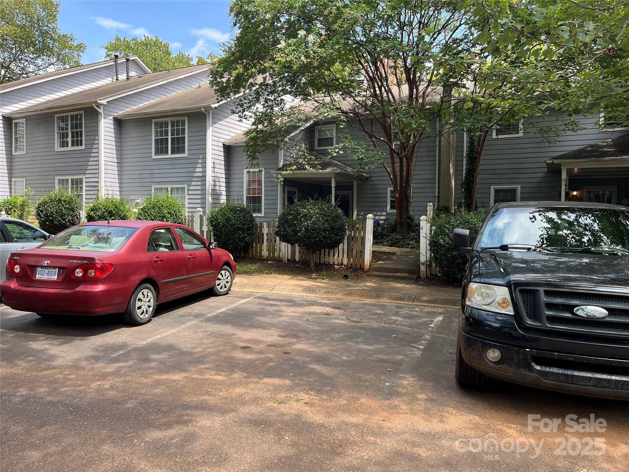 6011 Treetop CT, Charlotte, NC 28212