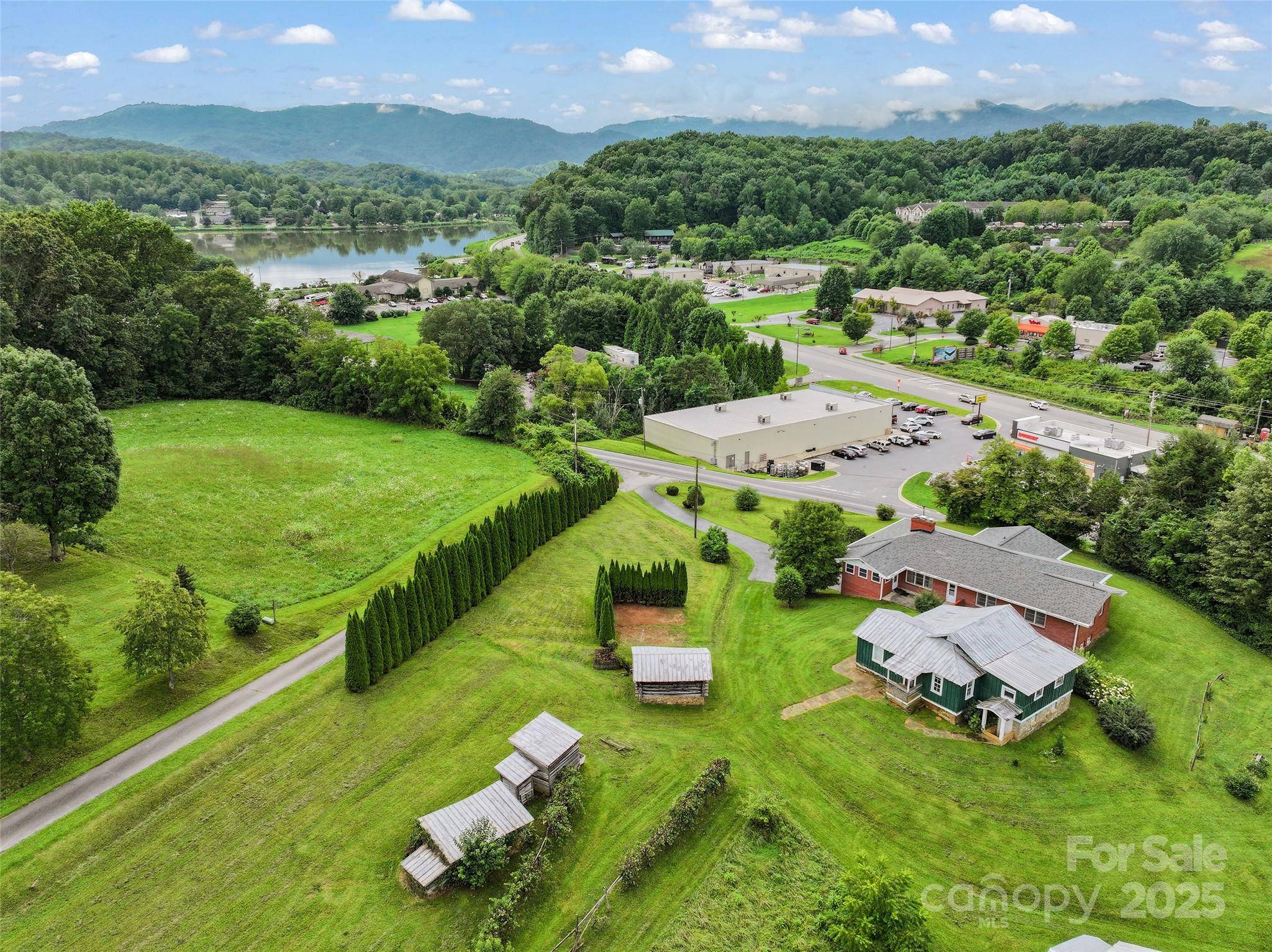 5 Noland Downs RD, Waynesville, NC 28785