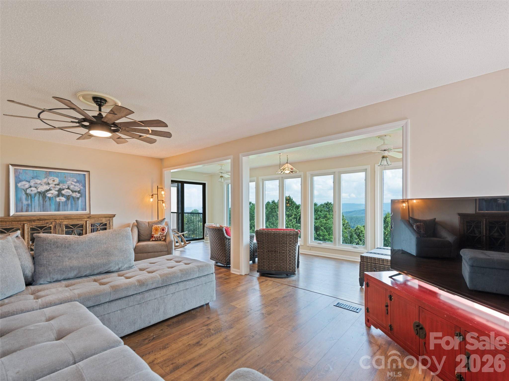 602 Fleetwood PLZ, Hendersonville, NC 28739