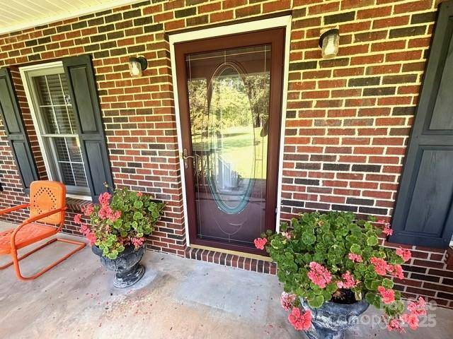912 Redwood LN, Chester, SC 29706