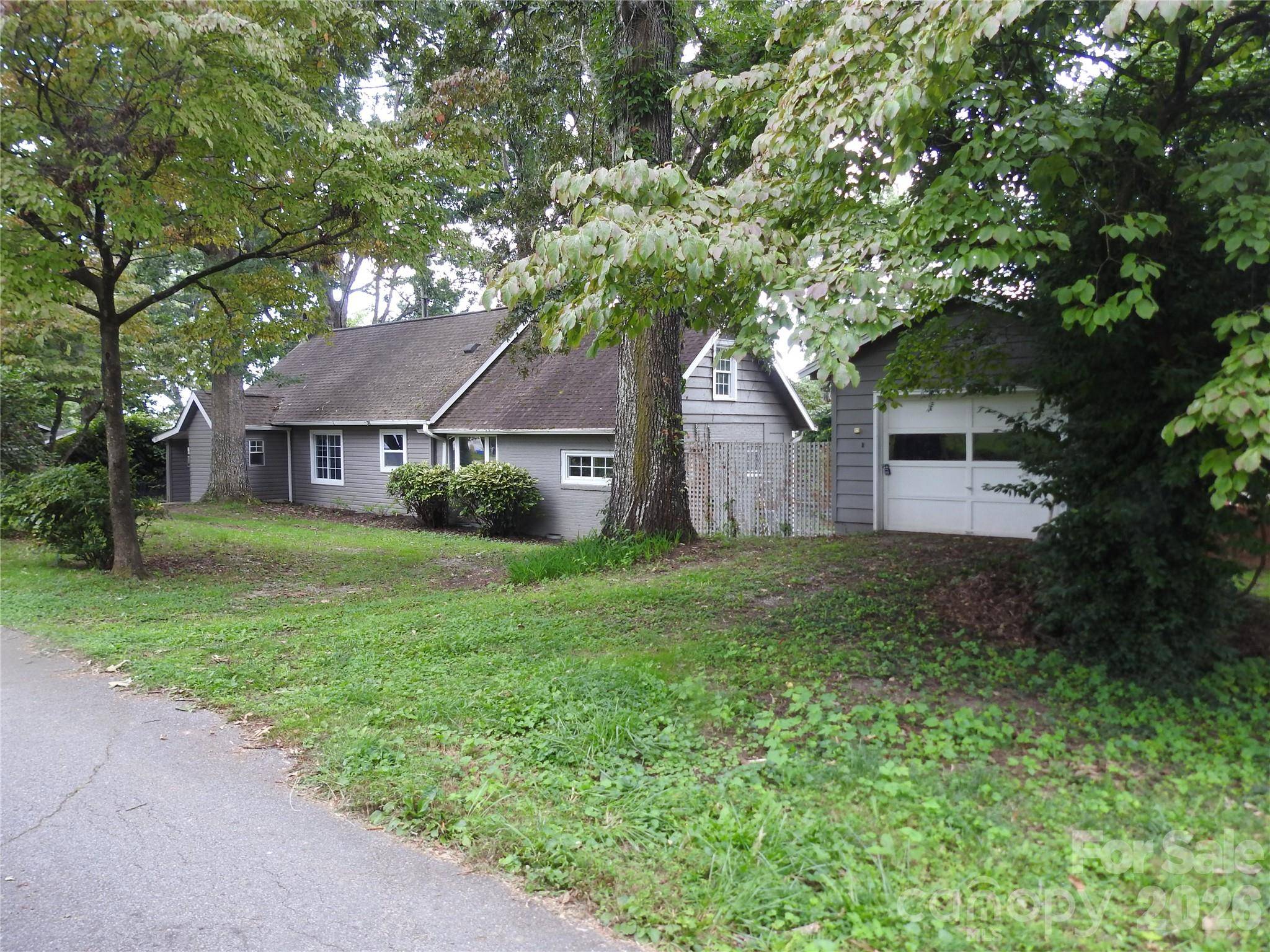 201 Merriman RD, Hendersonville, NC 28791