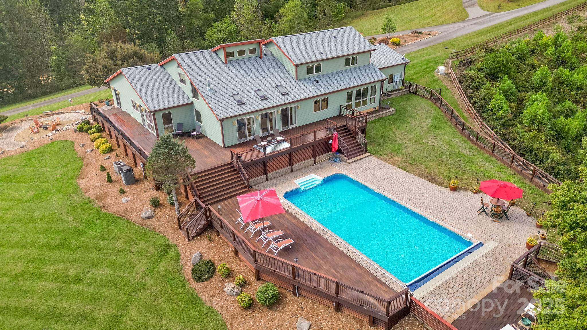 3319 Bull Creek RD, Marshall, NC 28754