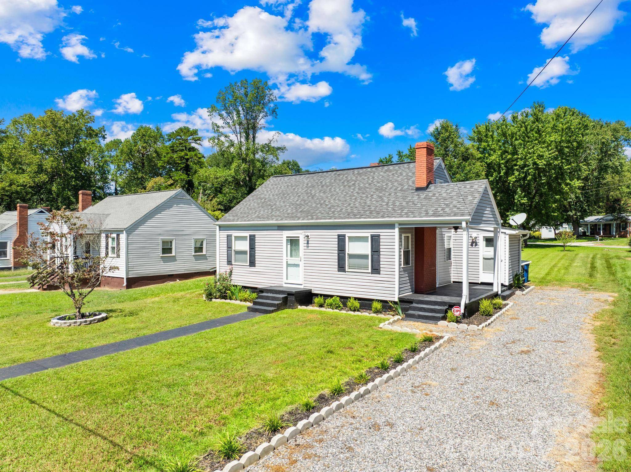 320 W Bingham ST, Statesville, NC 28677