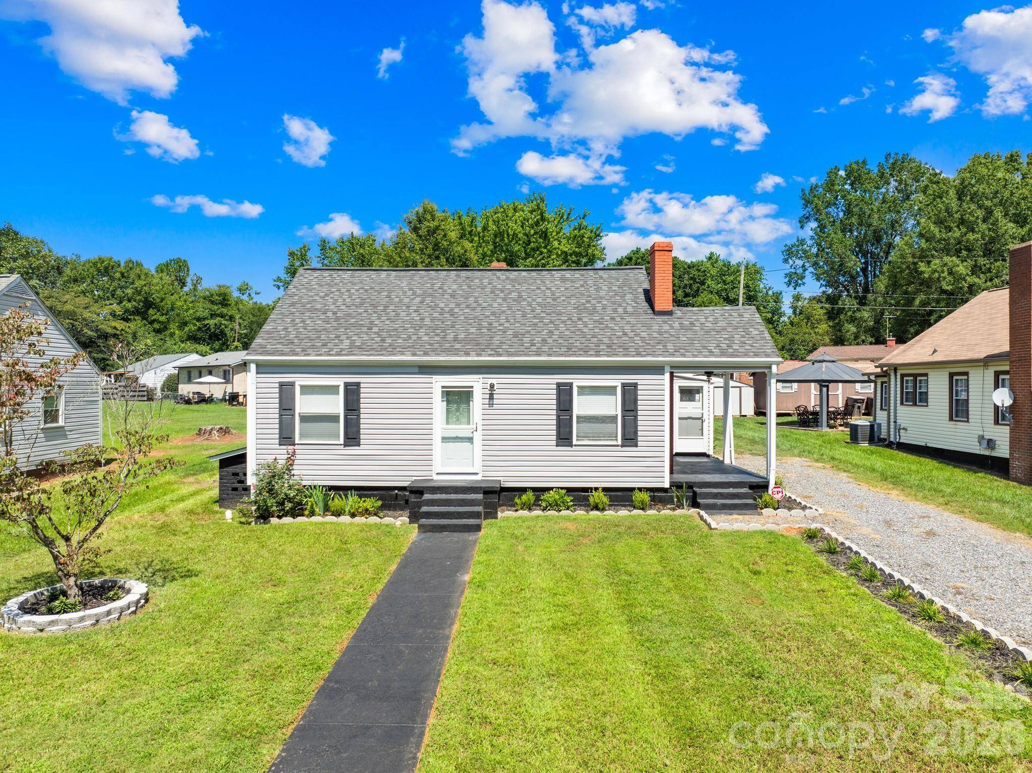 320 W Bingham ST, Statesville, NC 28677