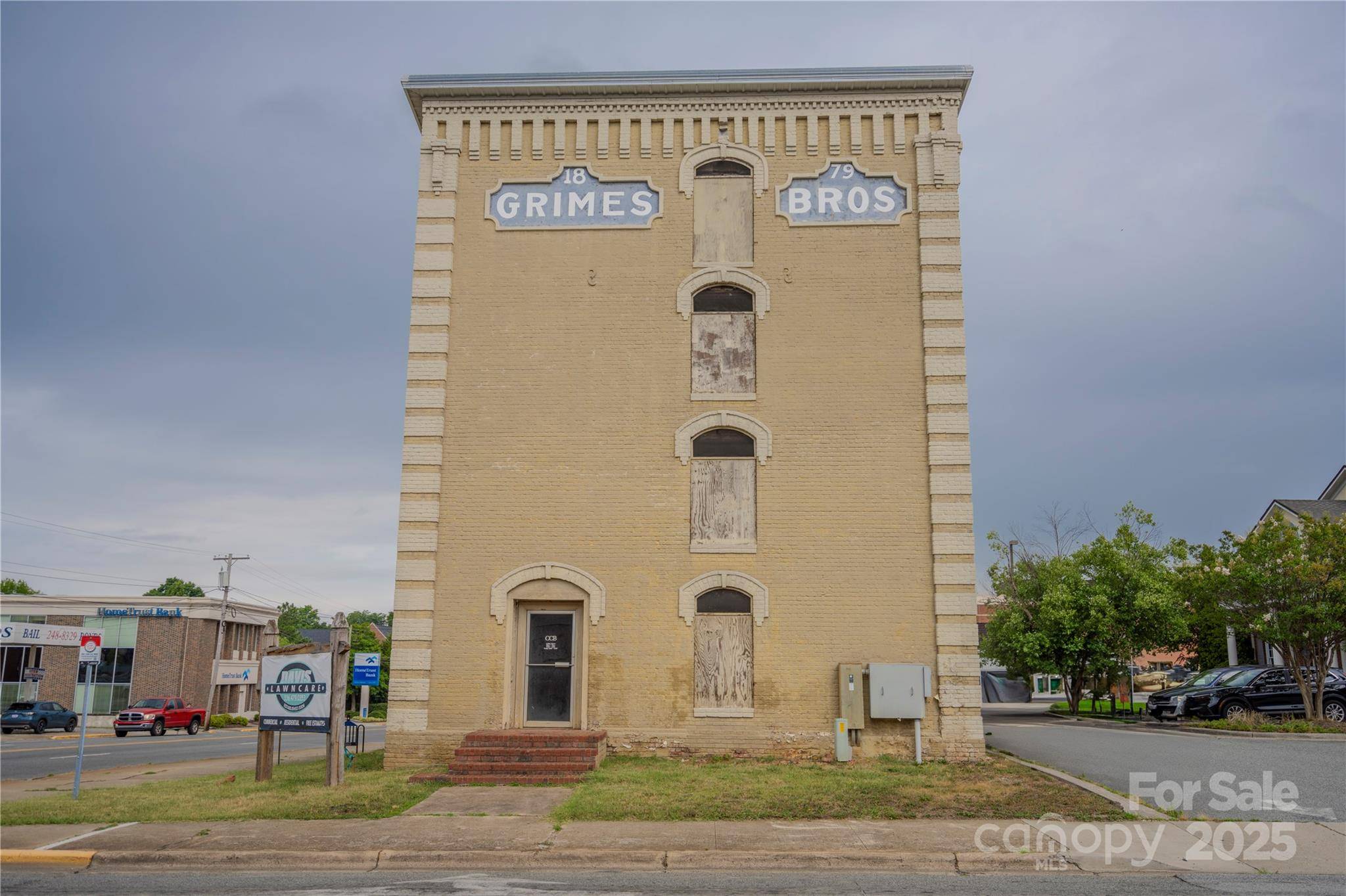 1 N State ST, Lexington, NC 27292