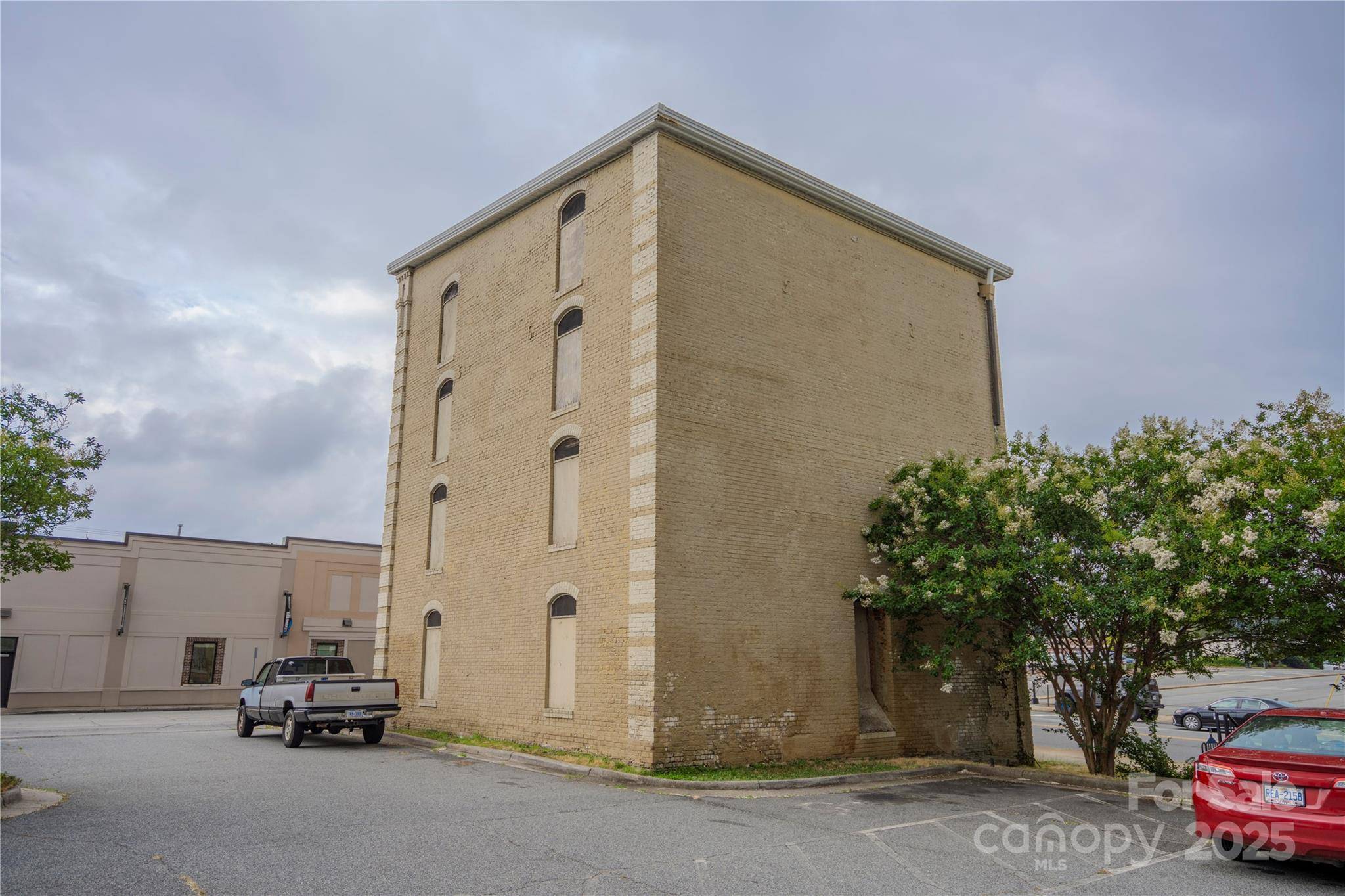 1 N State ST, Lexington, NC 27292