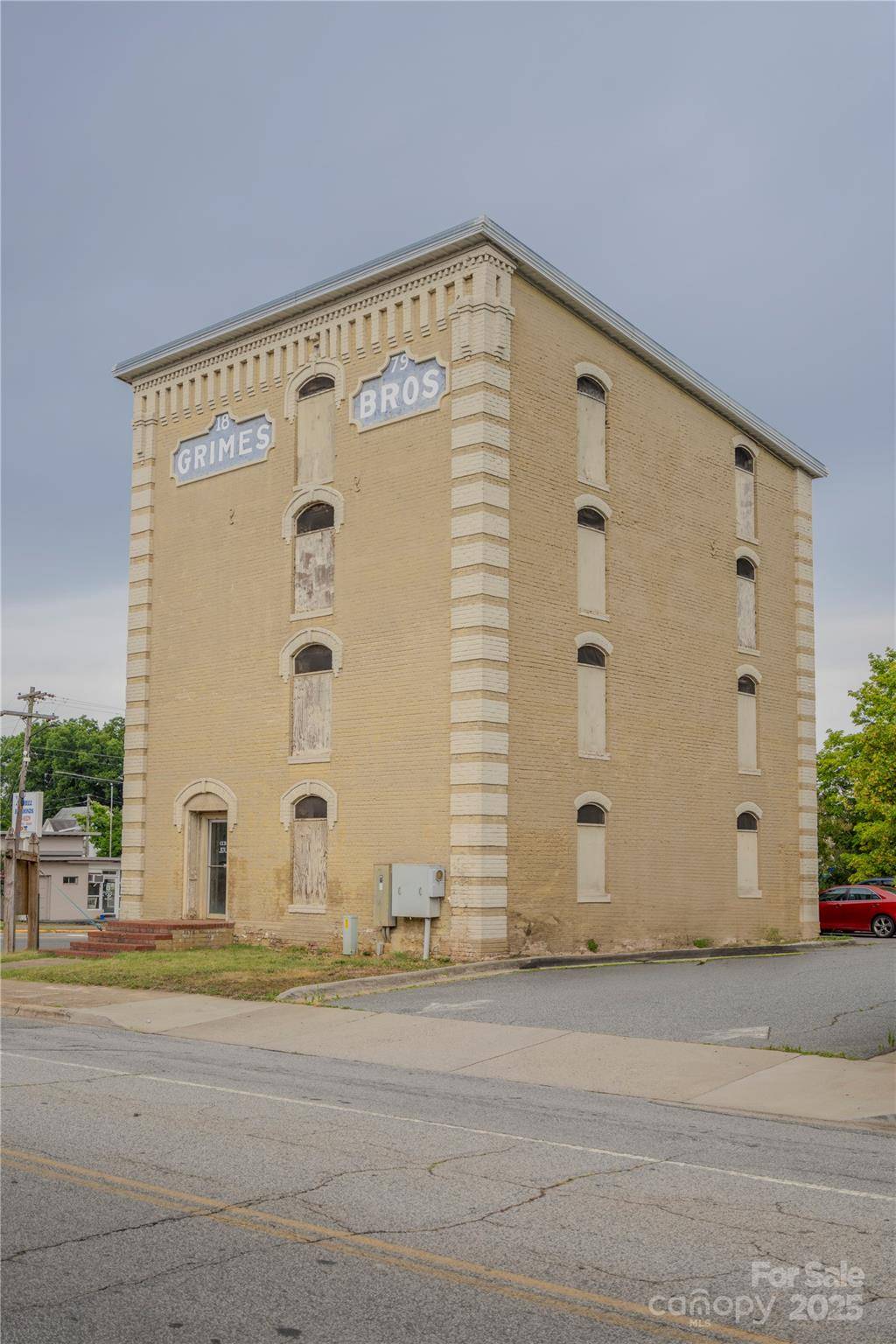 1 N State ST, Lexington, NC 27292