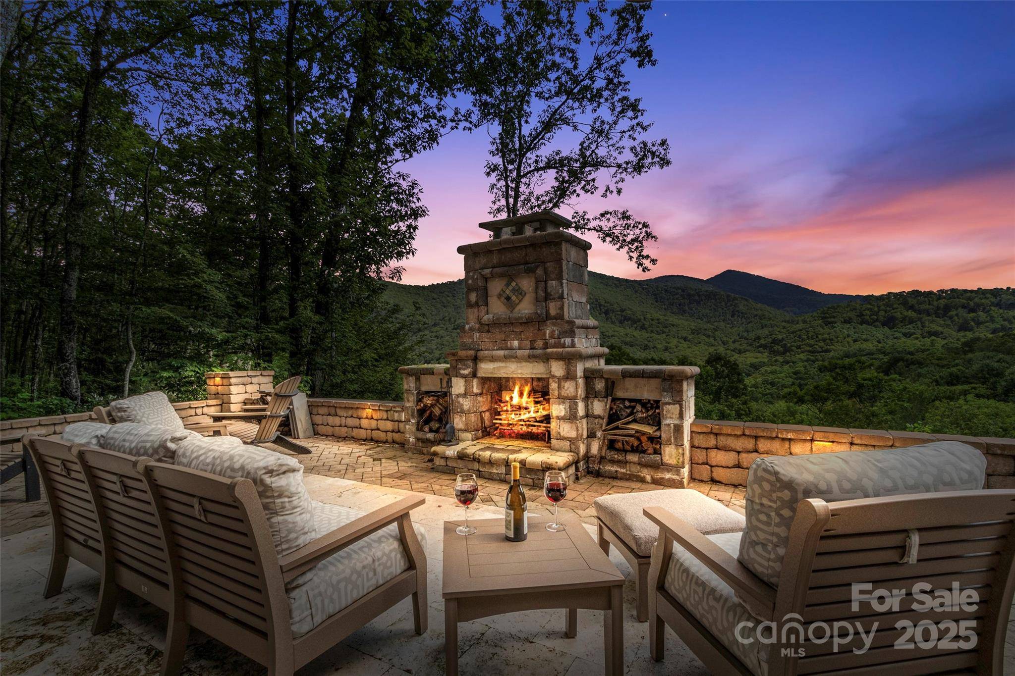 596 N Ridge Runner RD, Burnsville, NC 28714