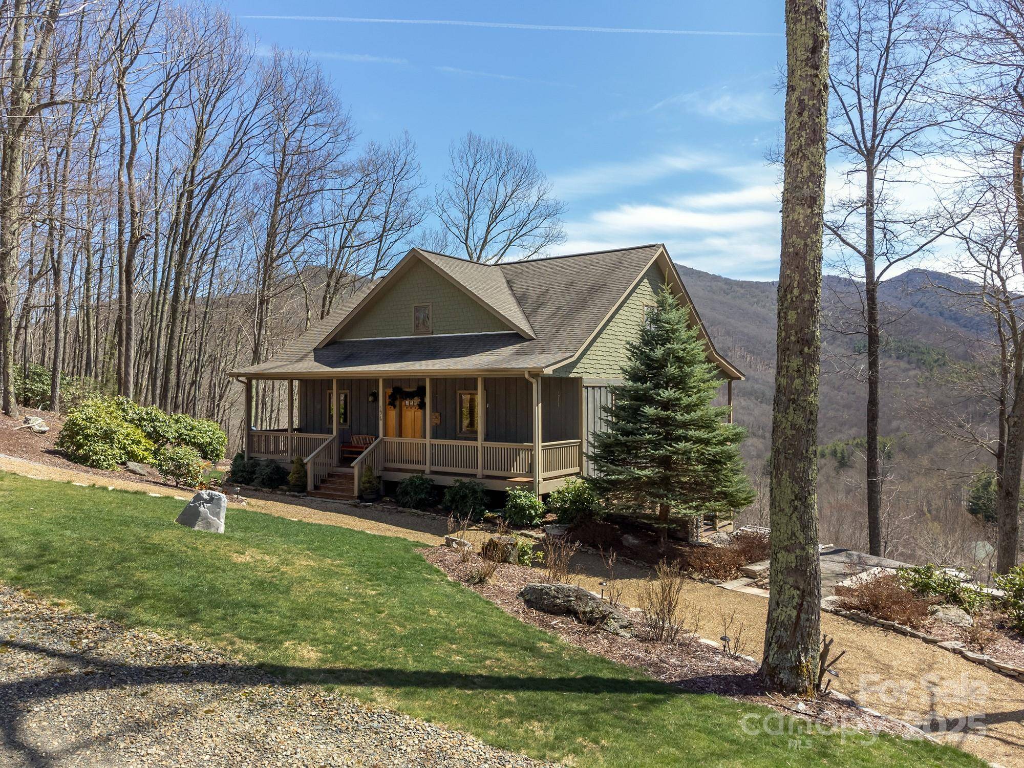 596 N Ridge Runner RD, Burnsville, NC 28714
