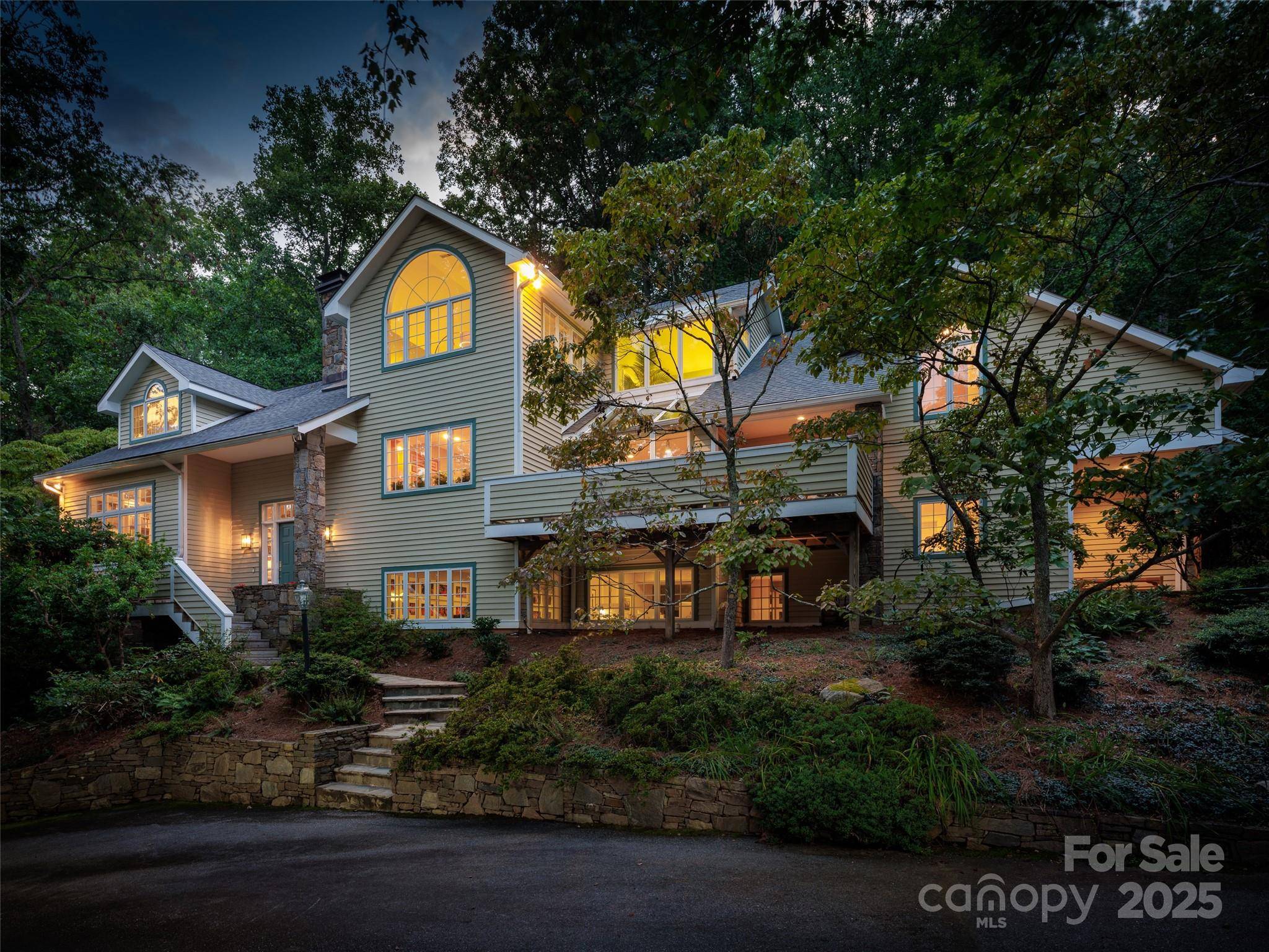 52 Robinhood RD, Asheville, NC 28804