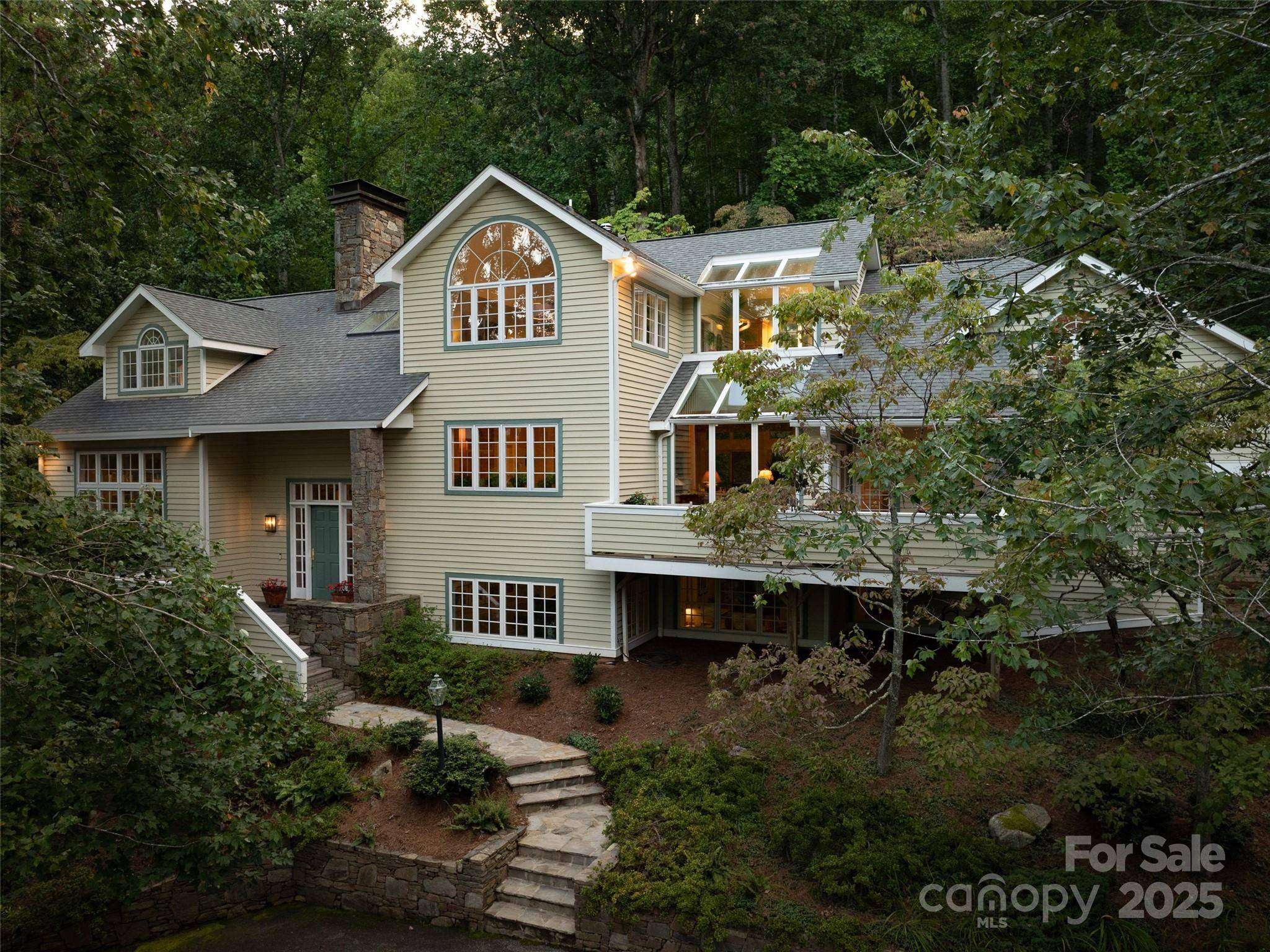 52 Robinhood RD, Asheville, NC 28804