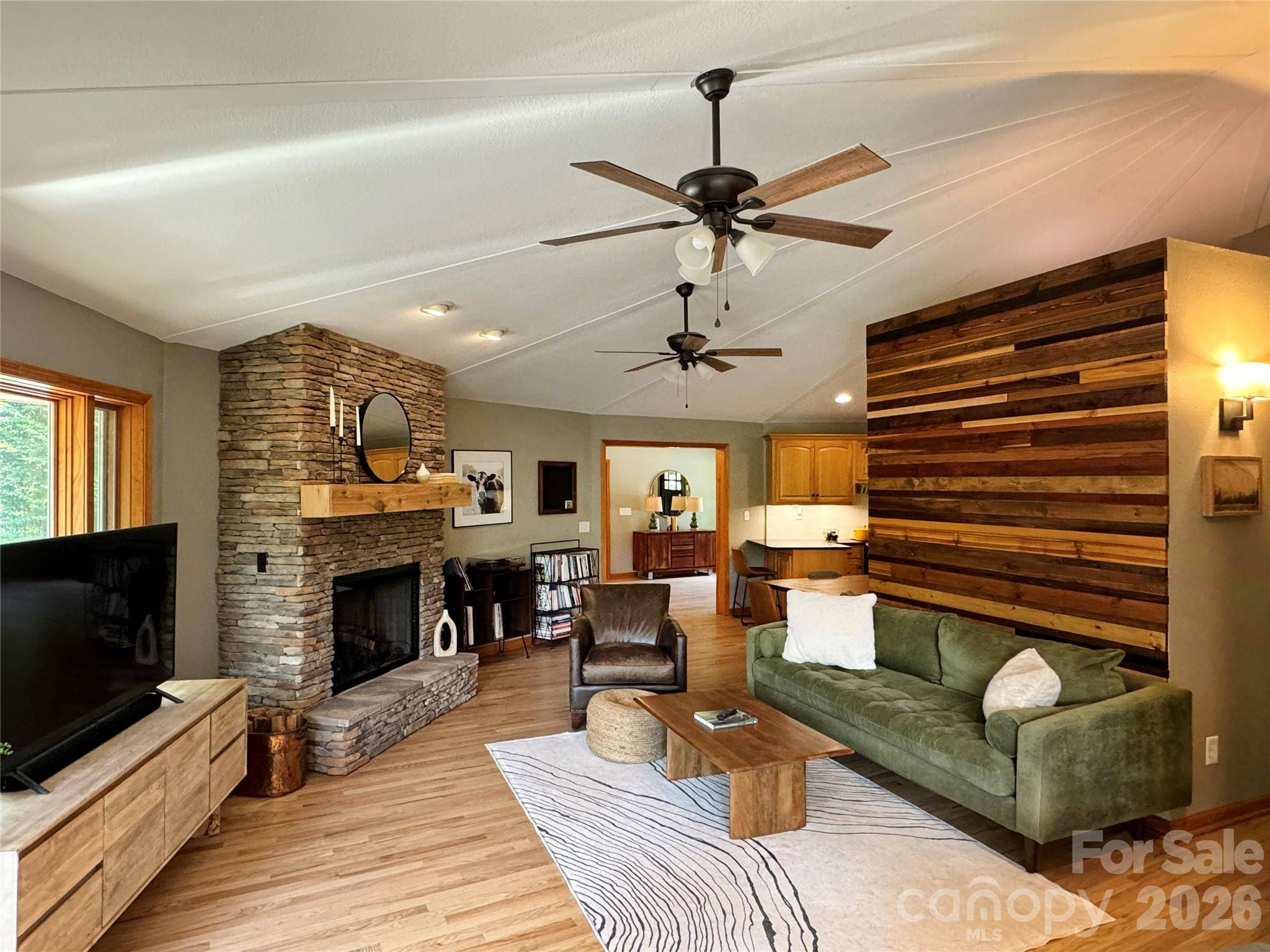 939 Morgan Hill RD, Black Mountain, NC 28711