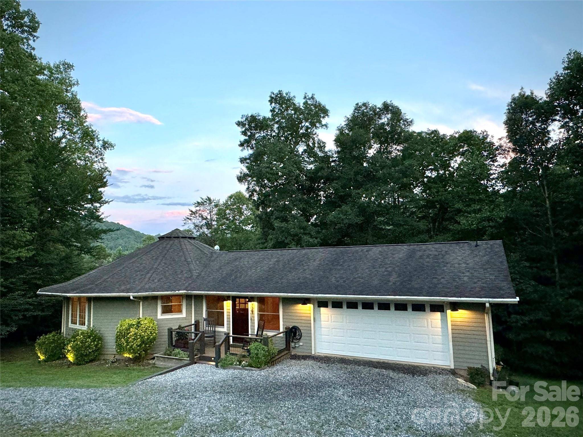 939 Morgan Hill RD, Black Mountain, NC 28711