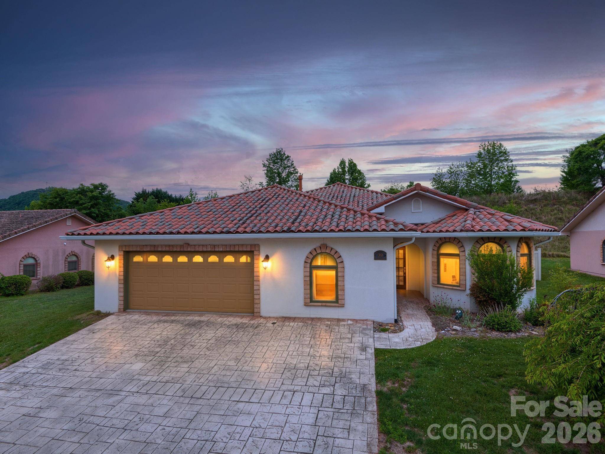39 Pacifico DR, Asheville, NC 28806