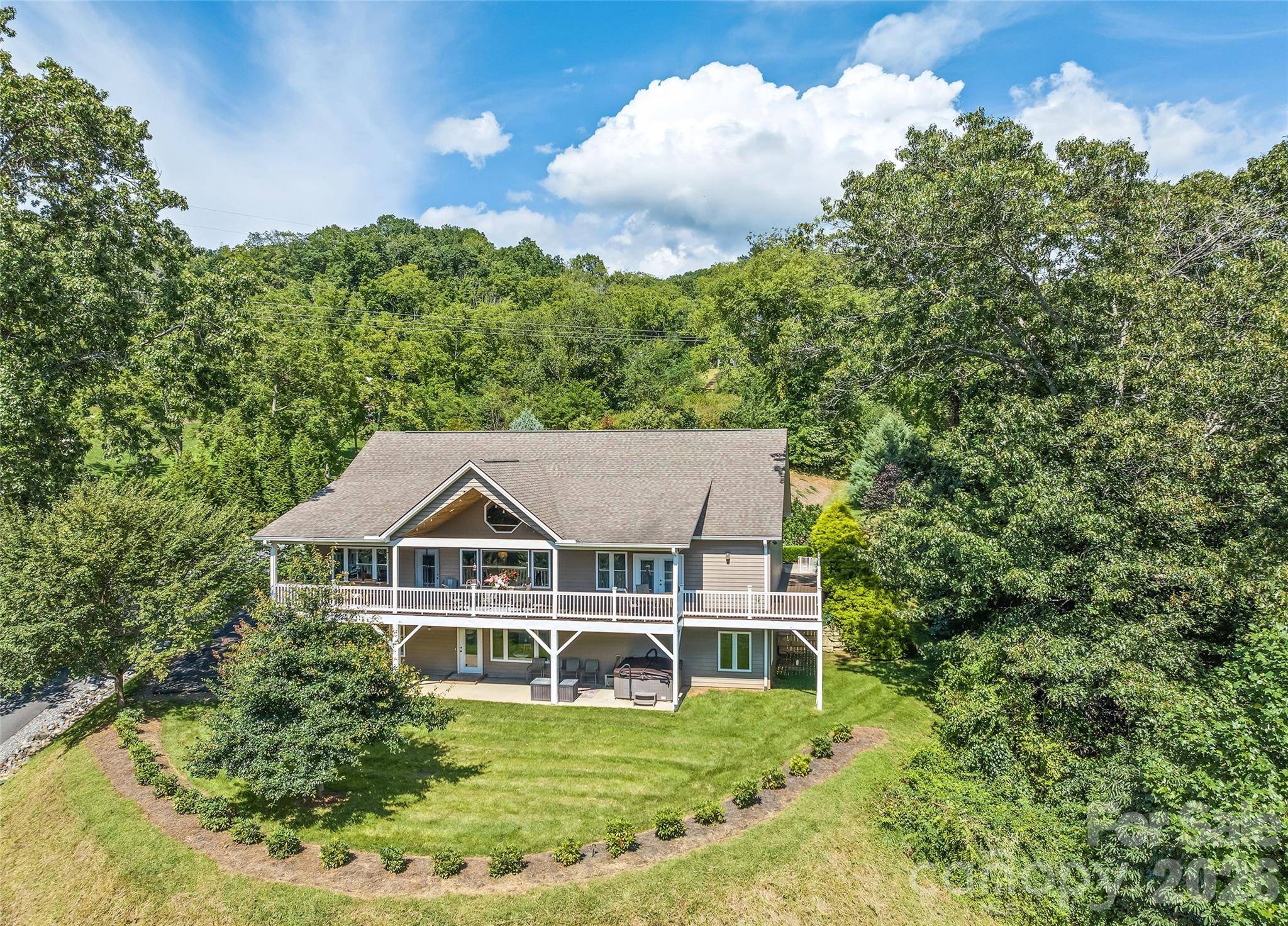 140 Debbie LOOP, Waynesville, NC 28786