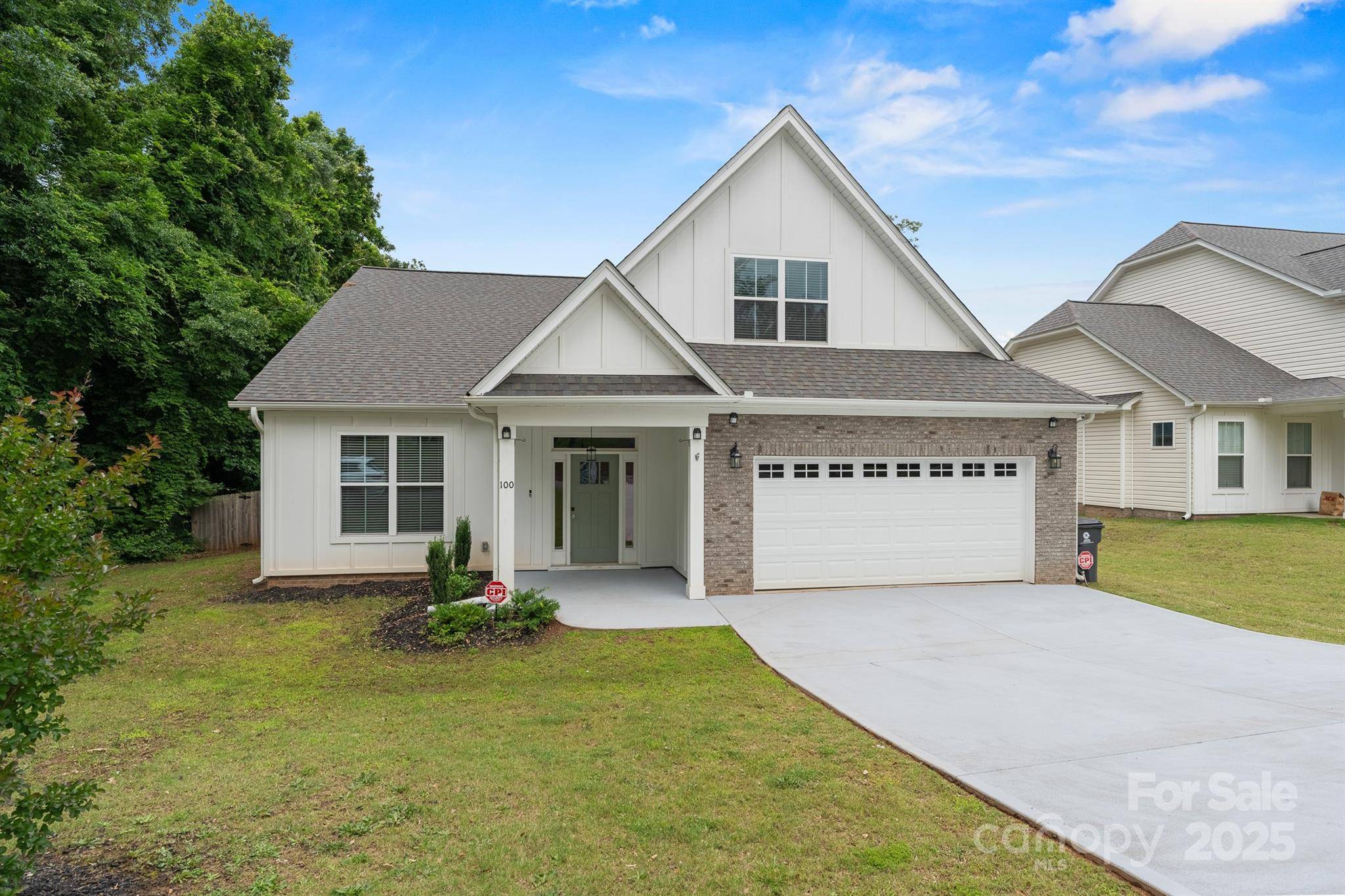 100 Holly DR, Duncan, SC 29334