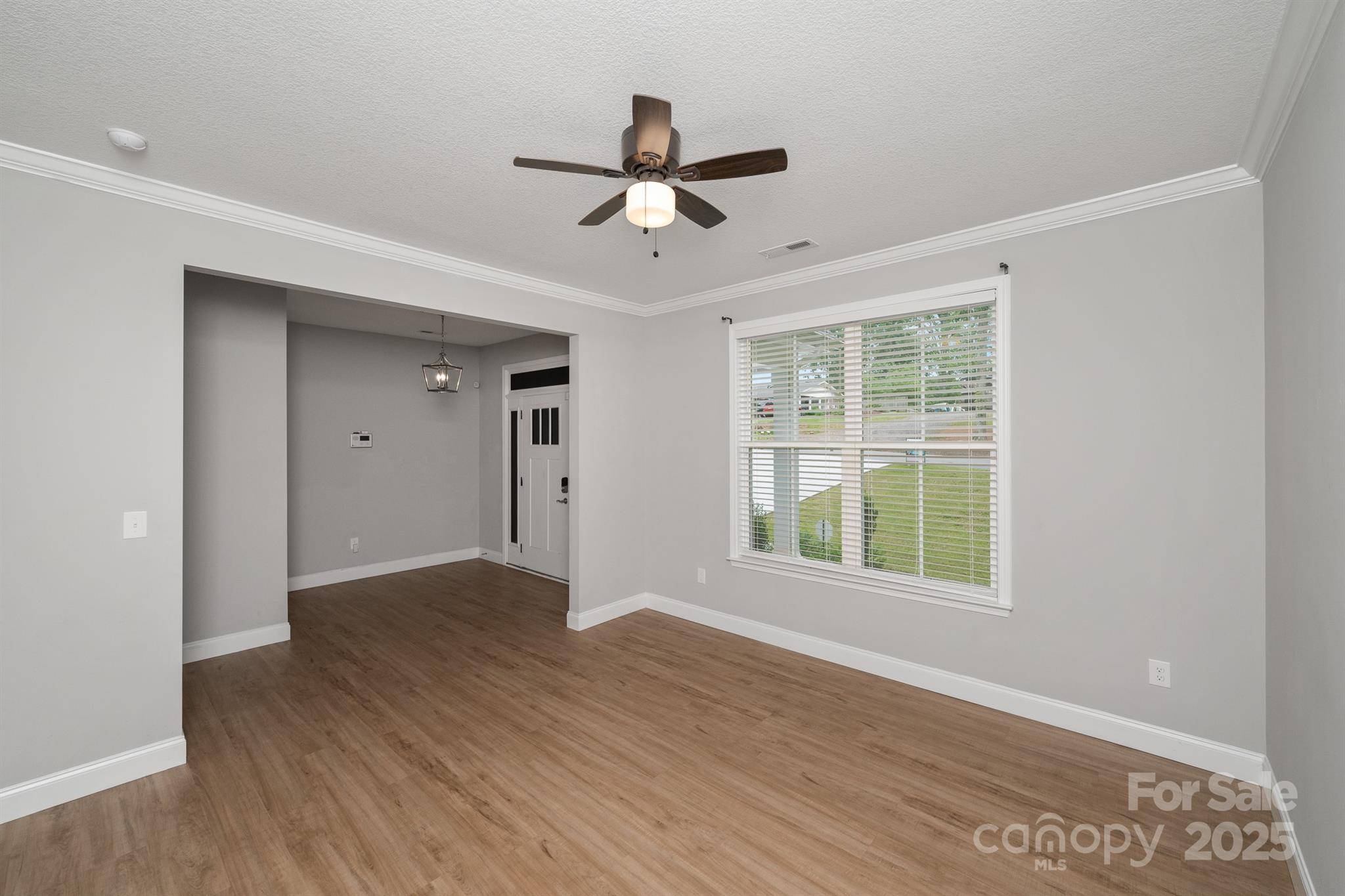 100 Holly DR, Duncan, SC 29334