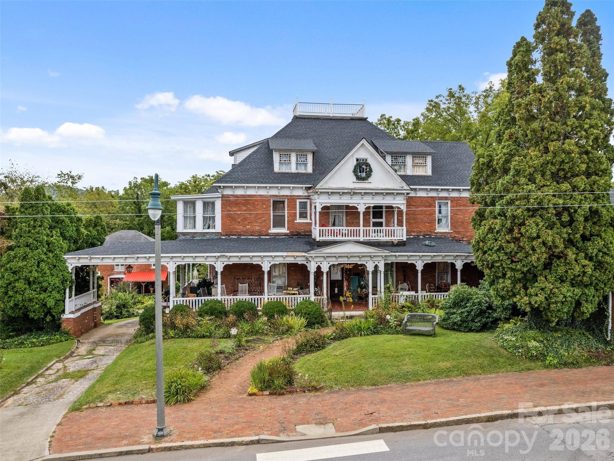 123 S Main ST, Waynesville, NC 28786