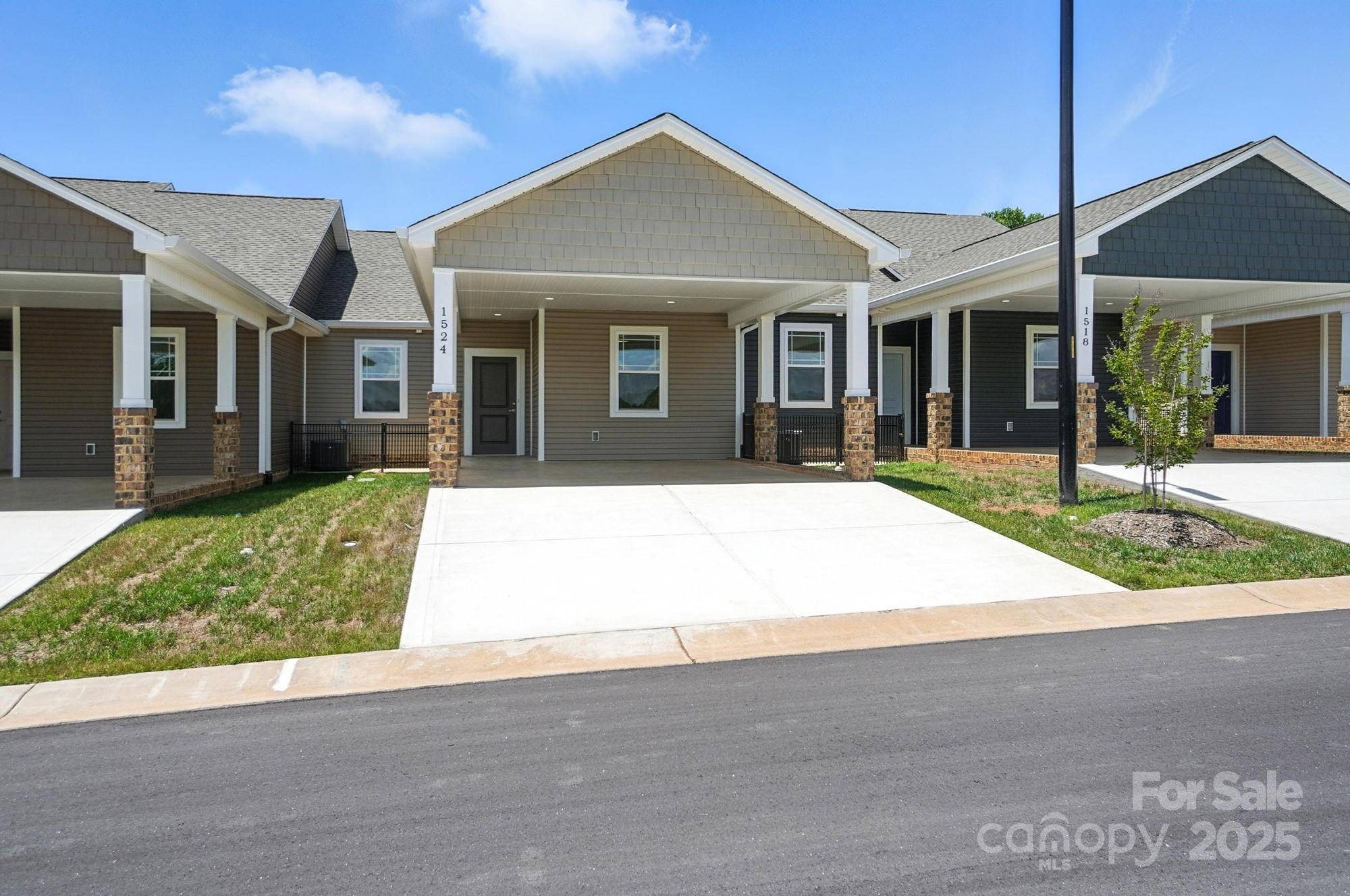 1524 29th ST SE, Hickory, NC 28602