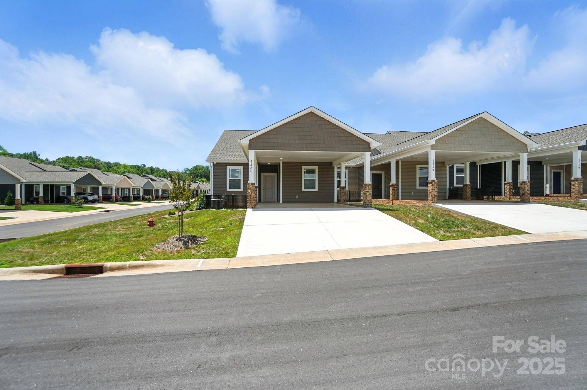 1530 29th ST SE, Hickory, NC 28602