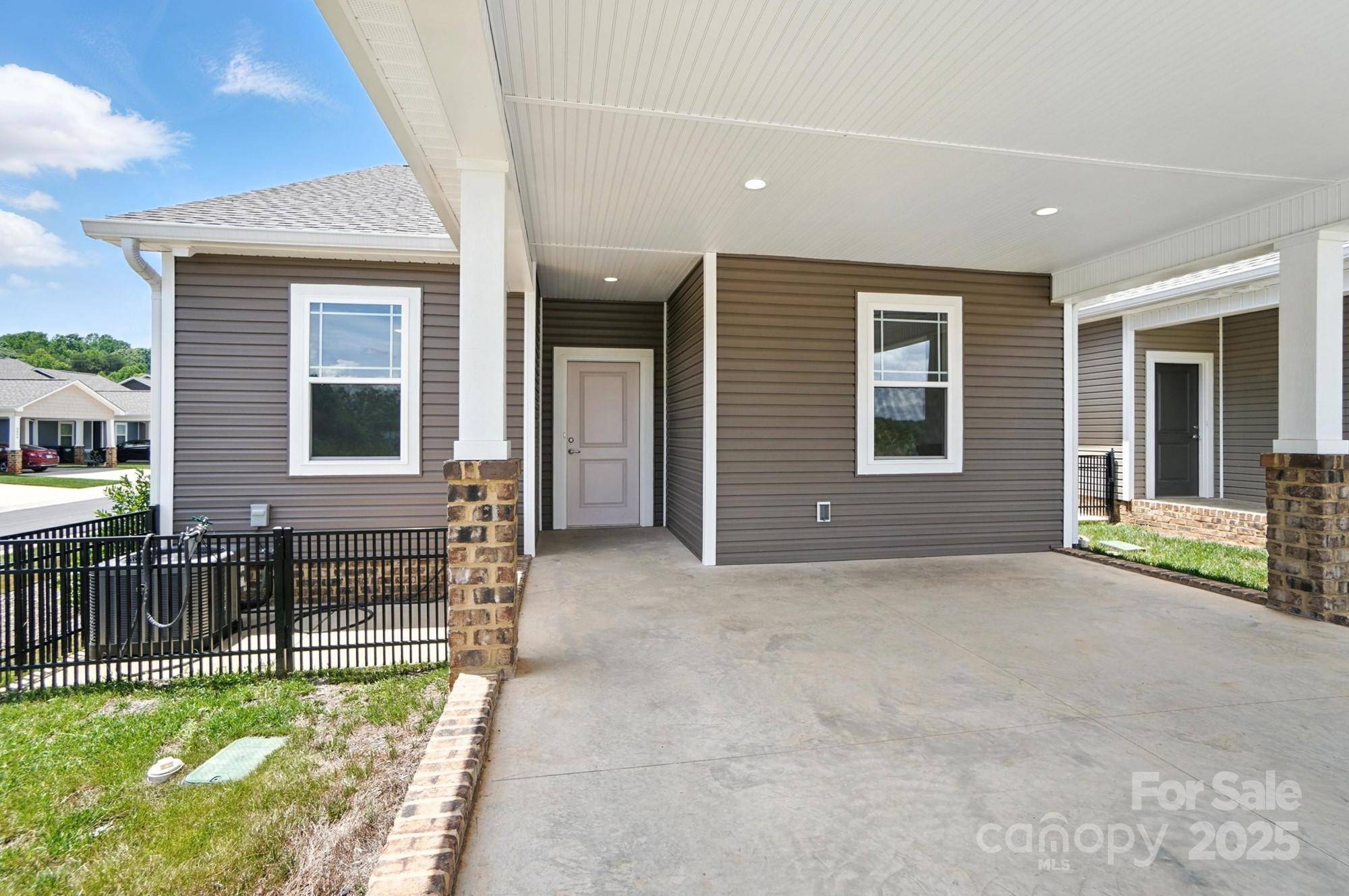 1530 29th ST SE, Hickory, NC 28602