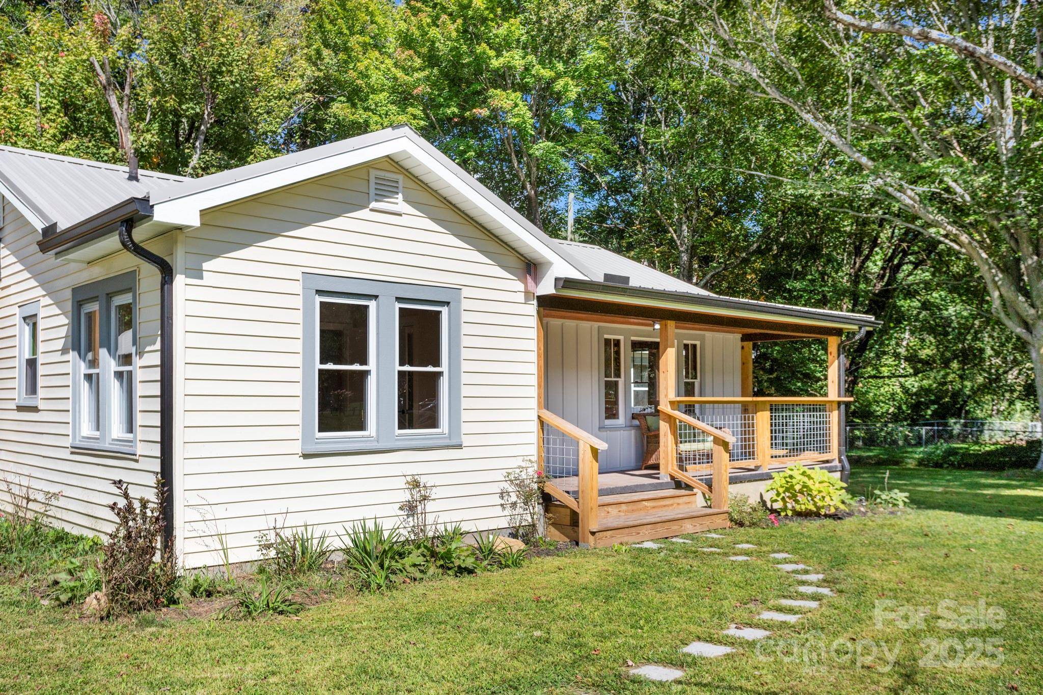 1808 Allens Creek RD, Waynesville, NC 28786