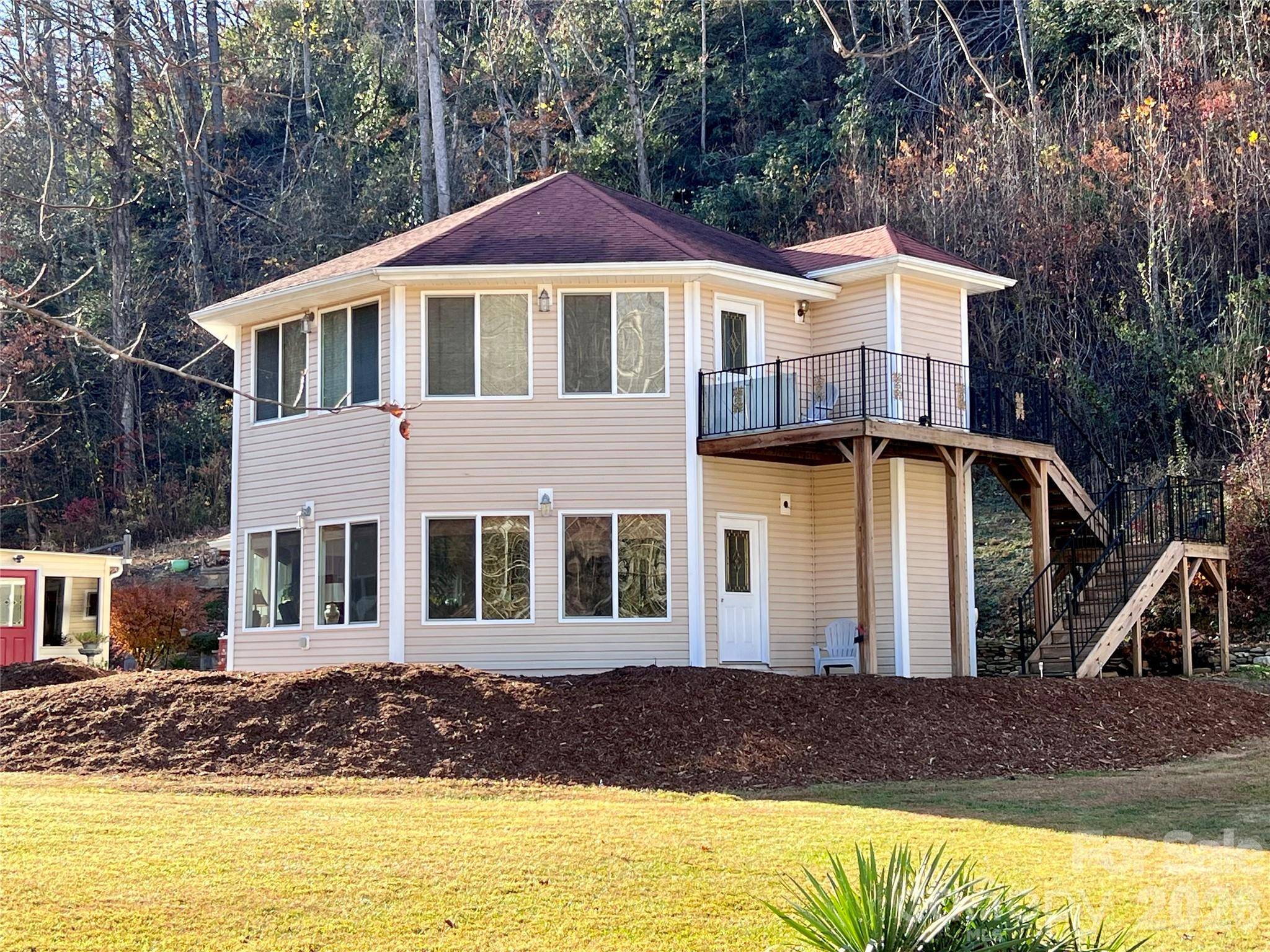 214 Locust Cove RD, Marion, NC 28752