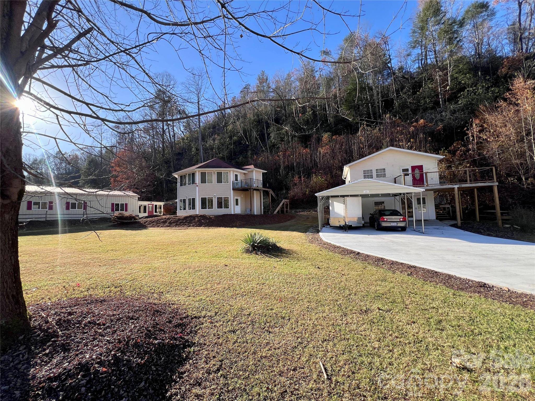 214 Locust Cove RD, Marion, NC 28752