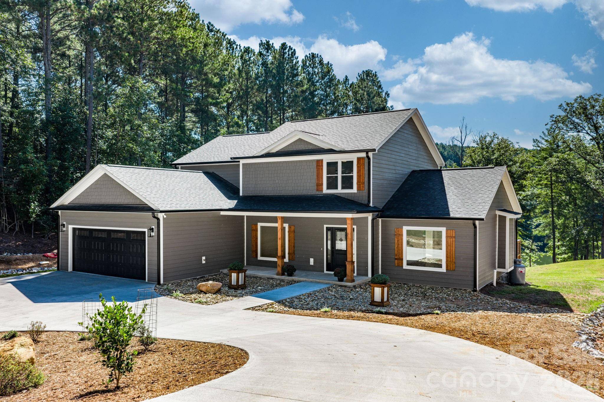2366 W Paradise Harbor DR, Connelly Springs, NC 28612
