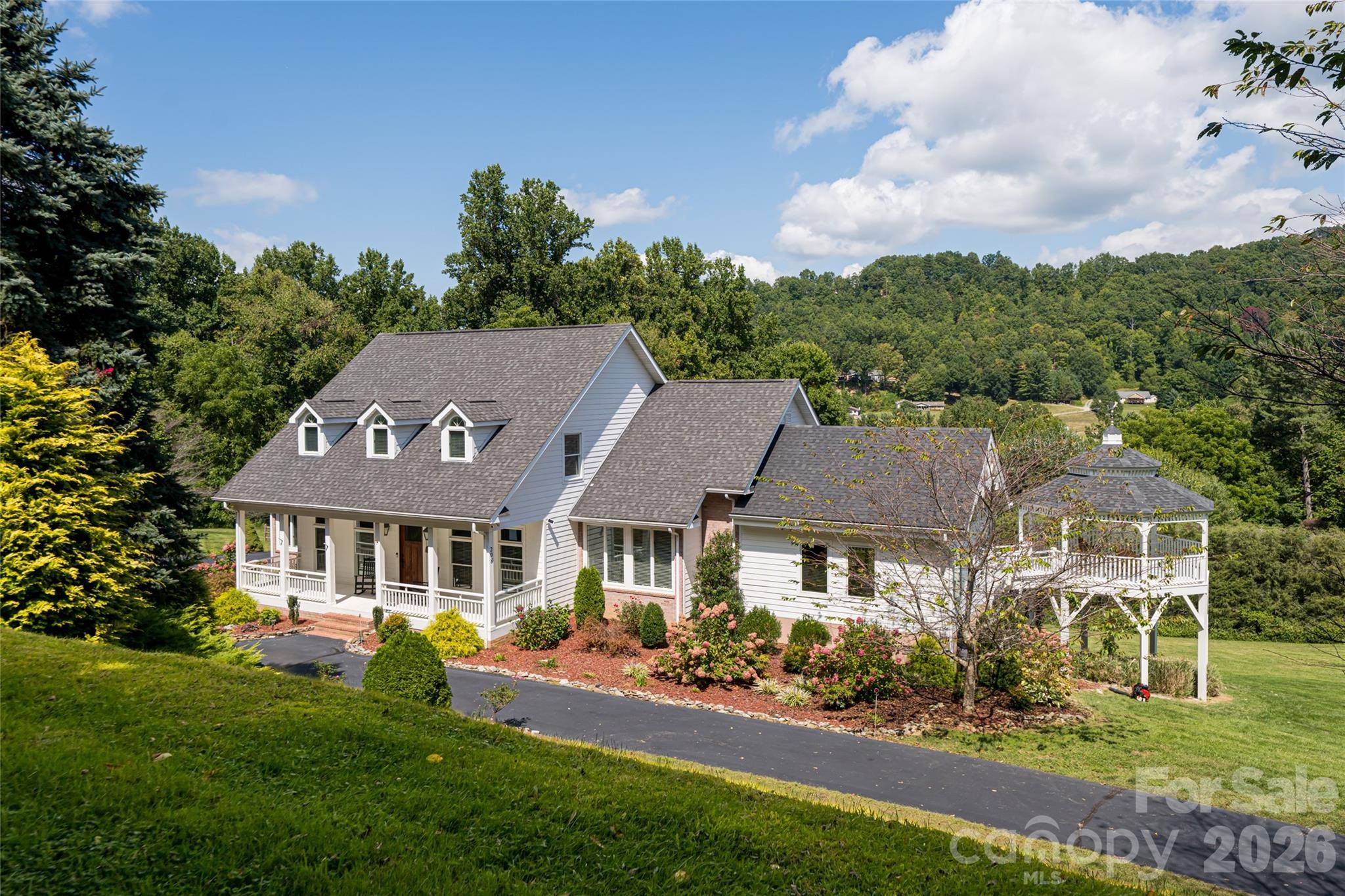 208 Parrish Farm RD, Waynesville, NC 28786