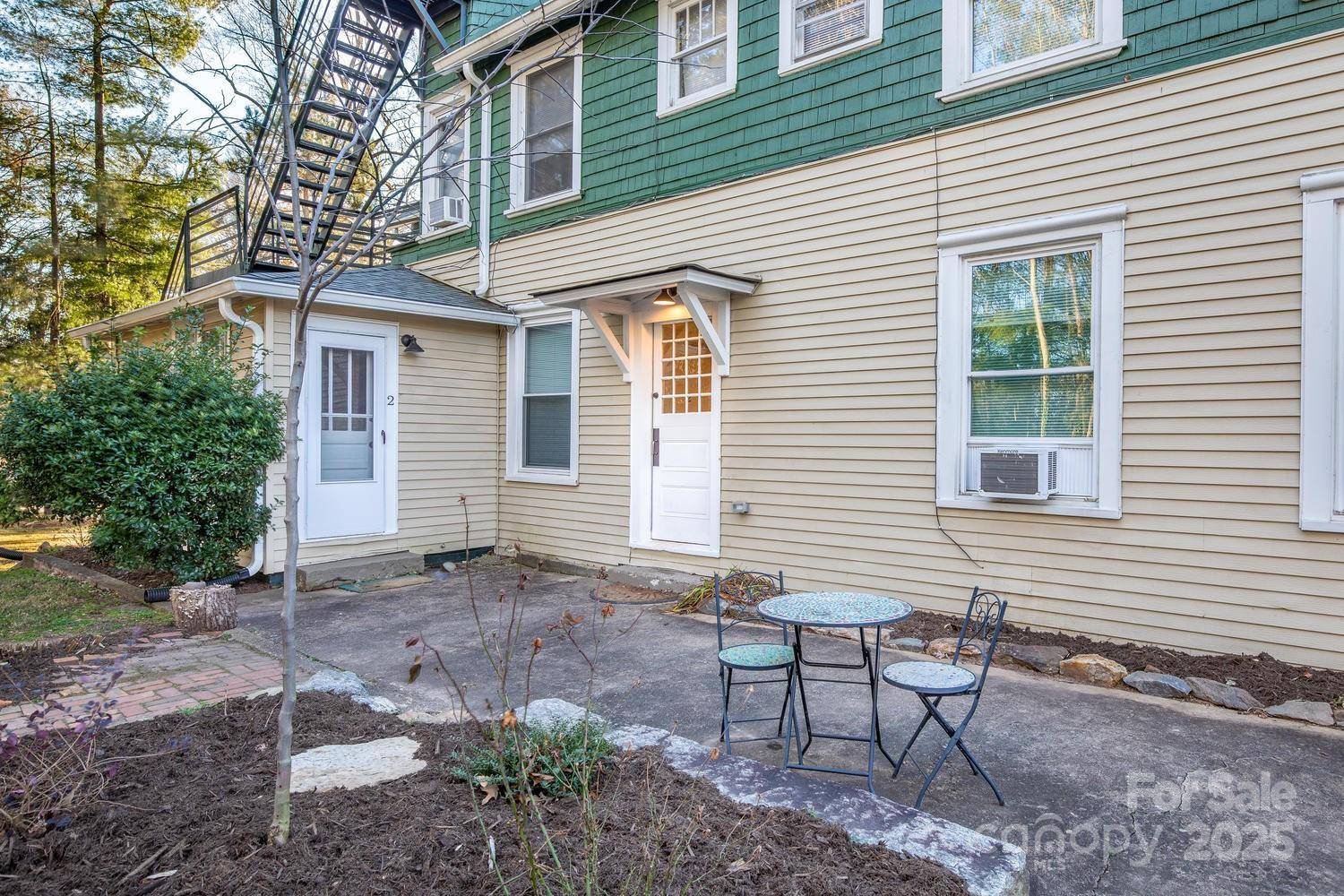 15 Grindstaff DR, Asheville, NC 28803