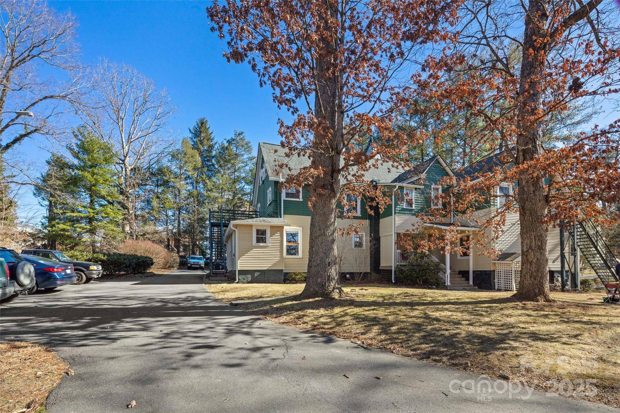 15 Grindstaff DR, Asheville, NC 28803