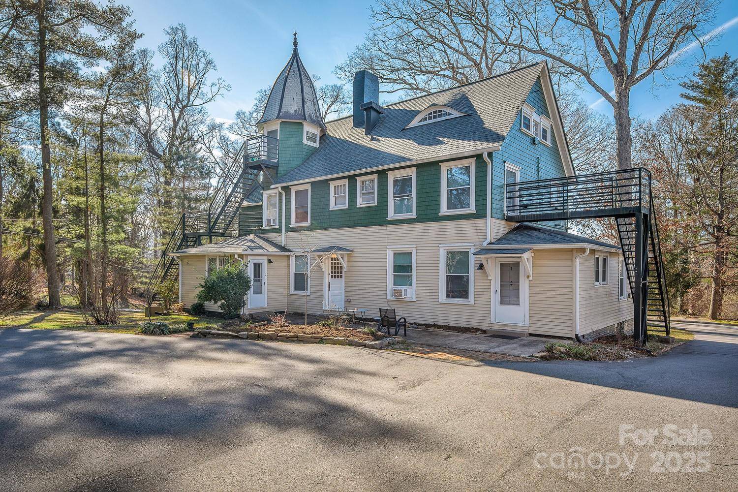 15 Grindstaff DR, Asheville, NC 28803