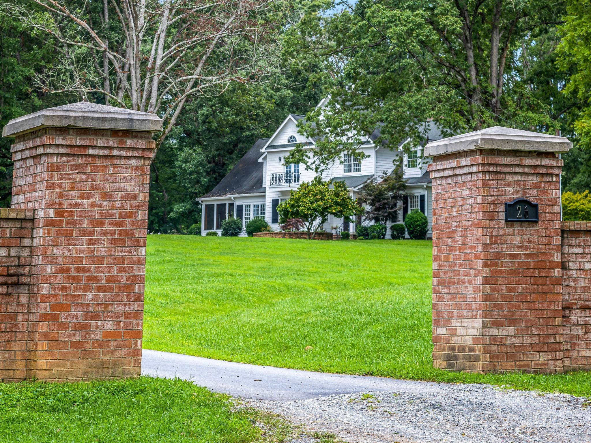 26 Cook LN, Mills River, NC 28759