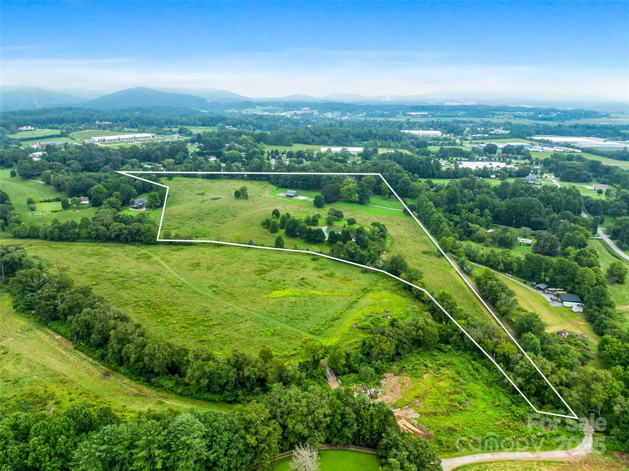 26 Cook LN, Mills River, NC 28759