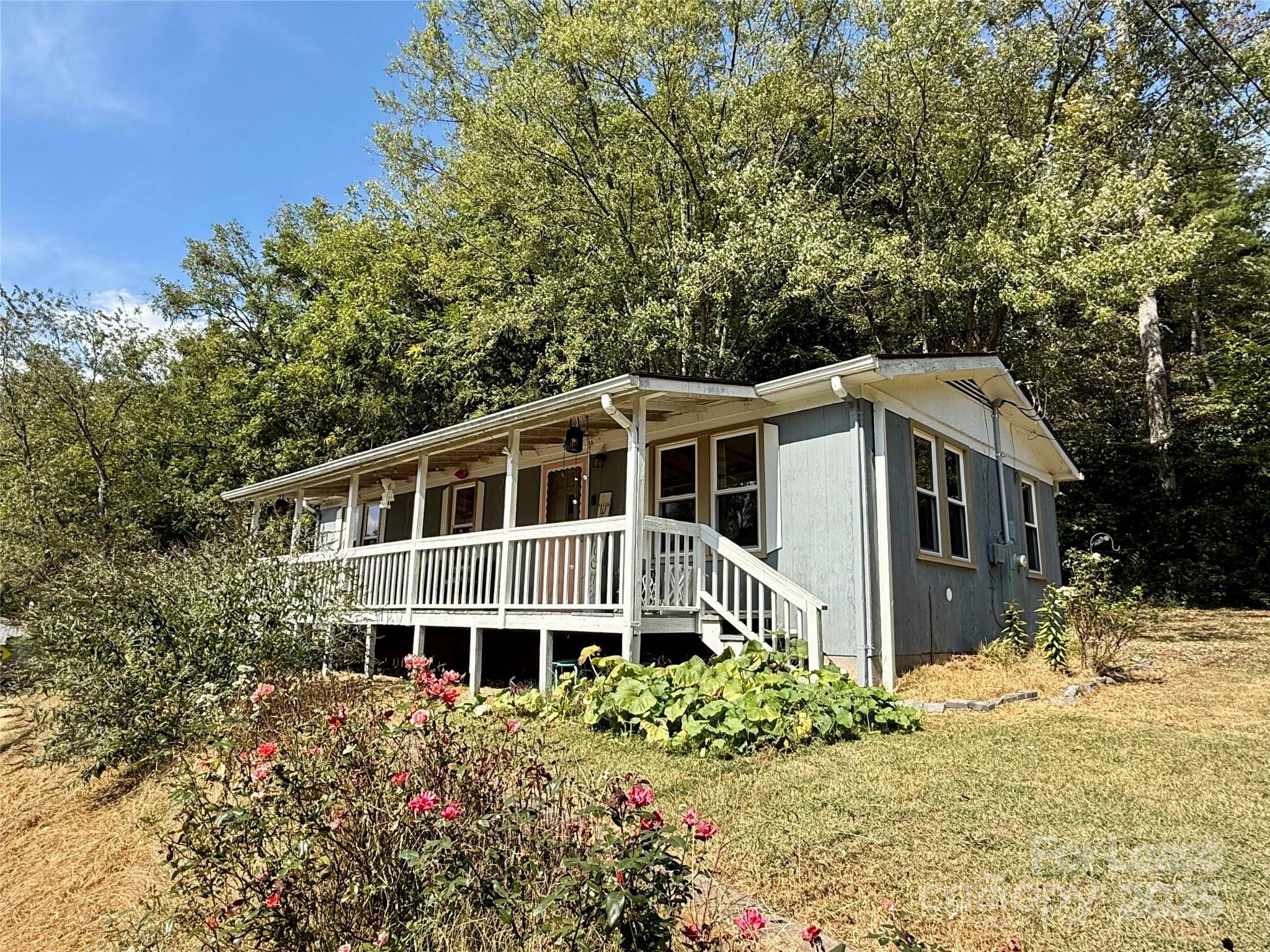 12 Powell ST, Asheville, NC 28806