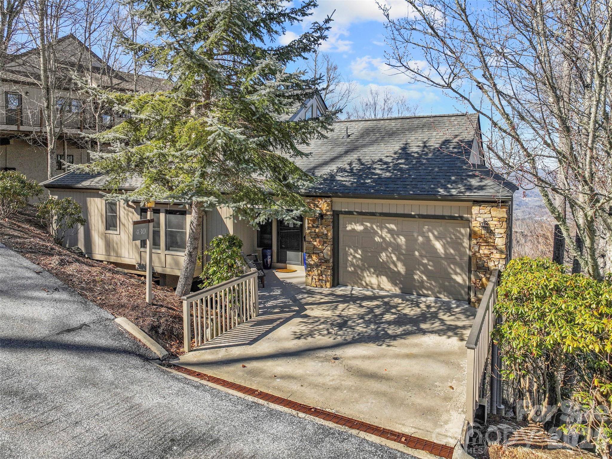 430 Rhododendron LN, Burnsville, NC 28714