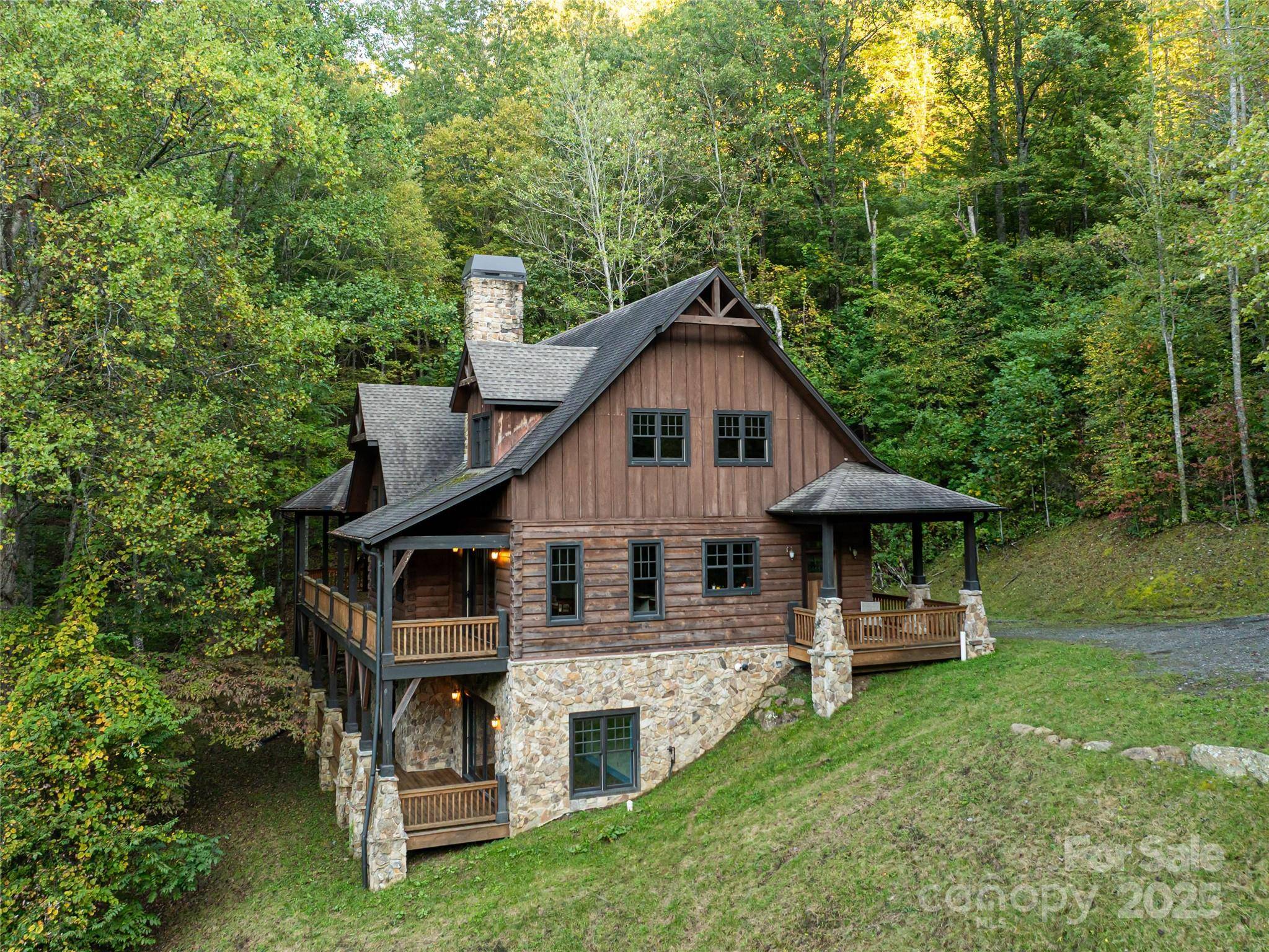 635 Whisper Mountain DR, Leicester, NC 28748