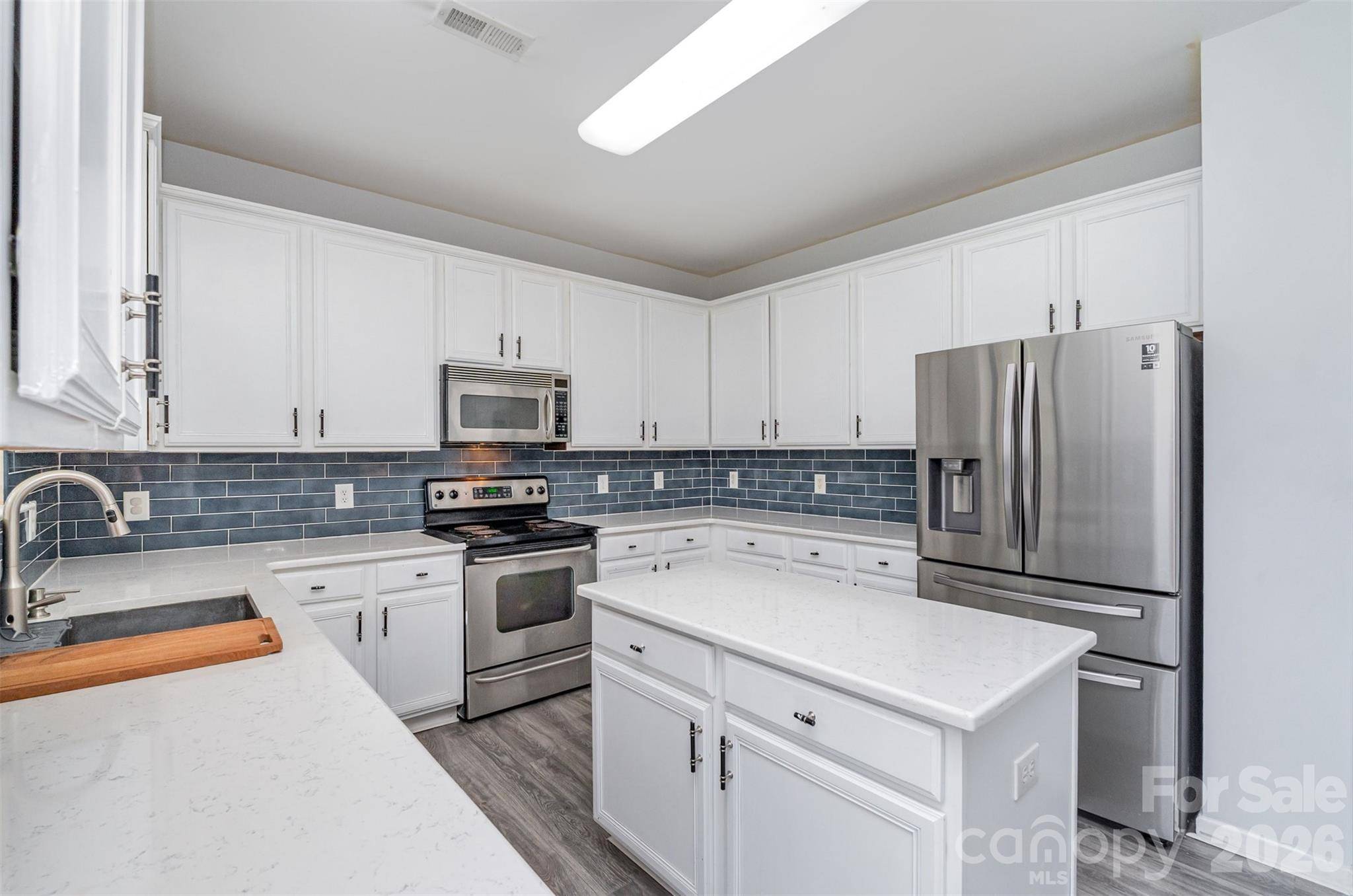 2823 Oakdale Pasture DR, Charlotte, NC 28216