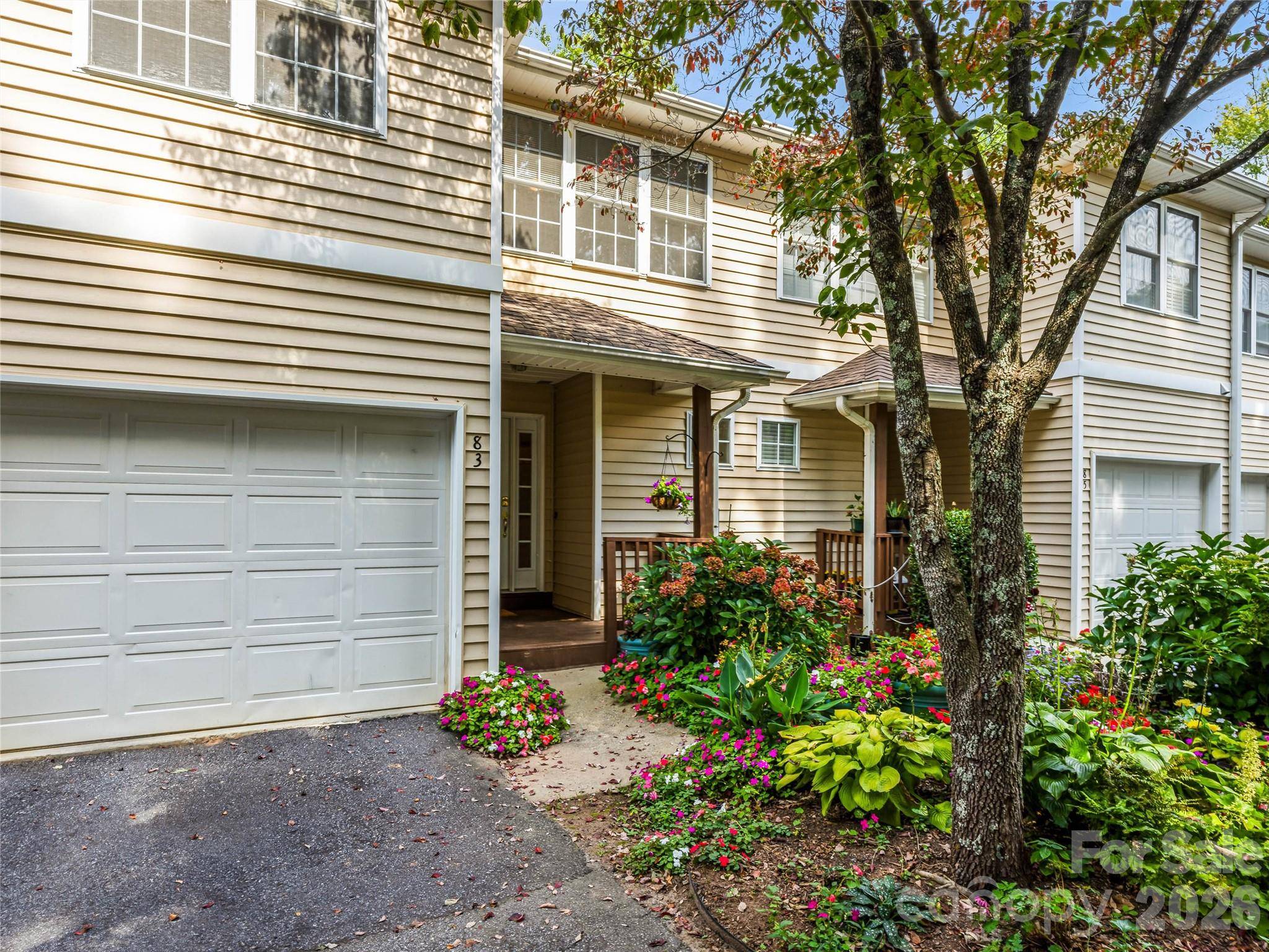 83 Farm LN, Mills River, NC 28759