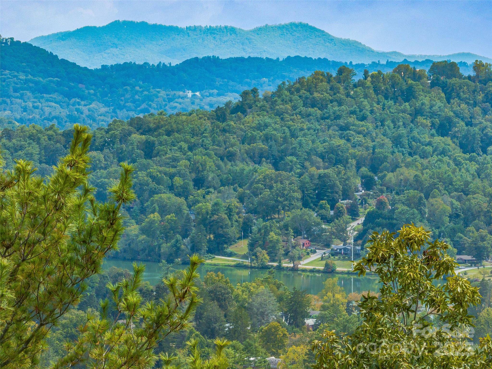 147 Senator Reynolds RD, Asheville, NC 28804
