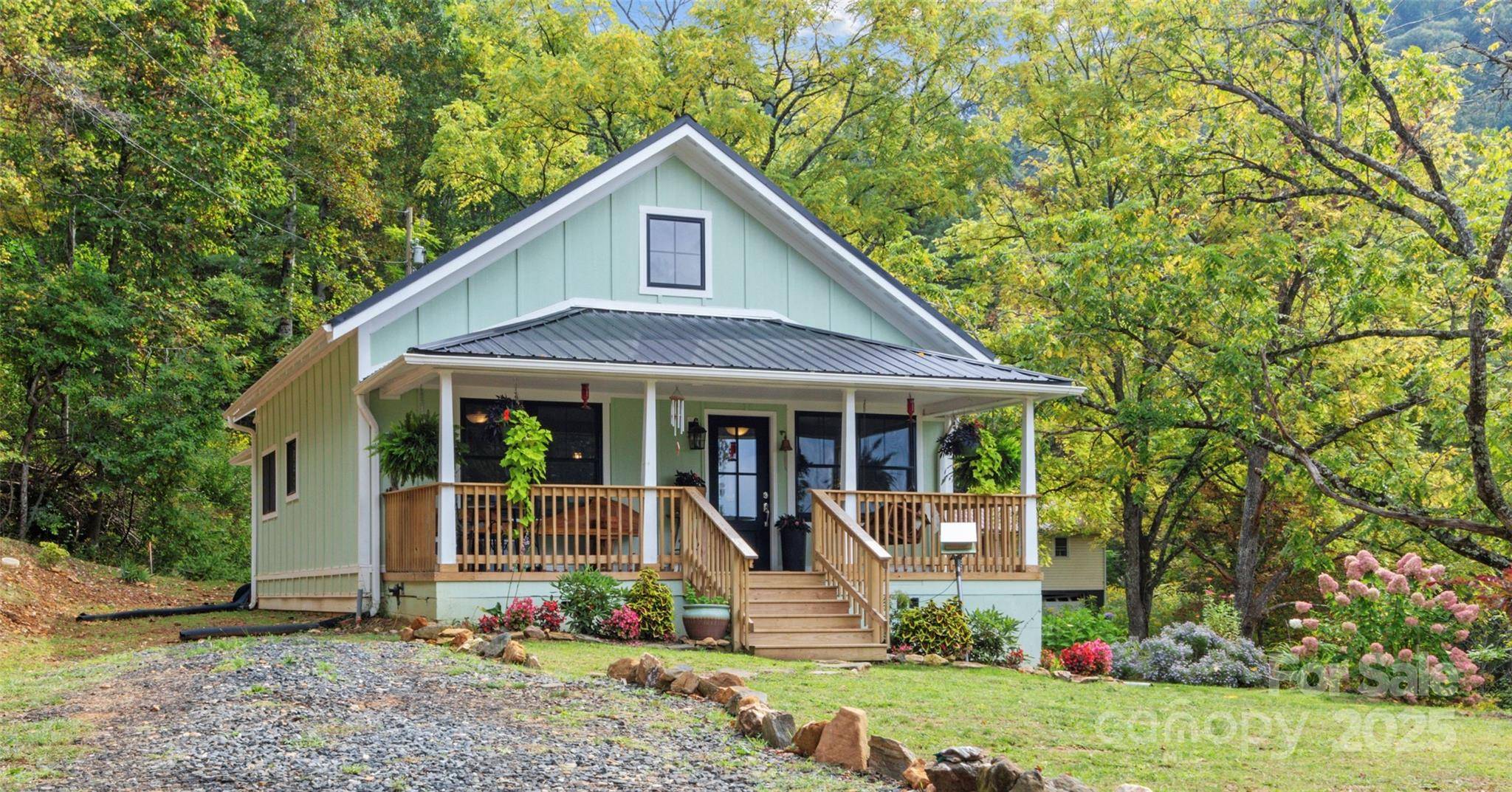 407 Terrell DR, Bakersville, NC 28705